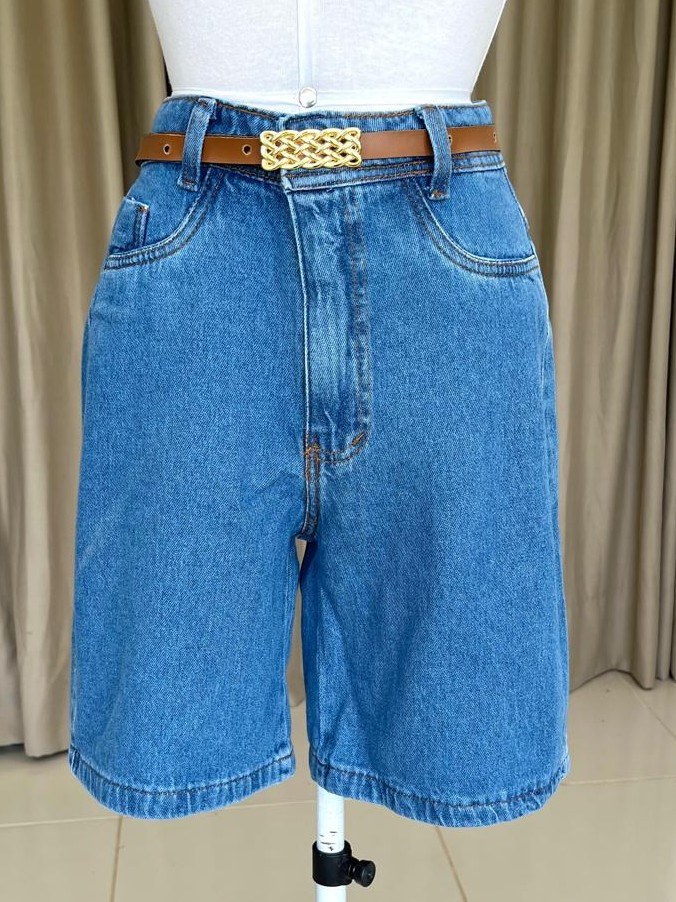 Bermuda jeans com cinto feminina