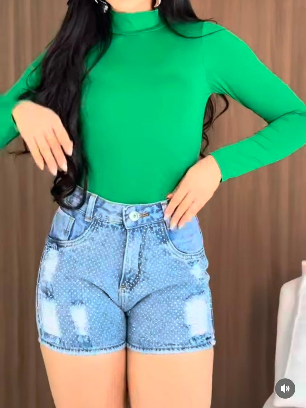 Short jeans com pedra feminina