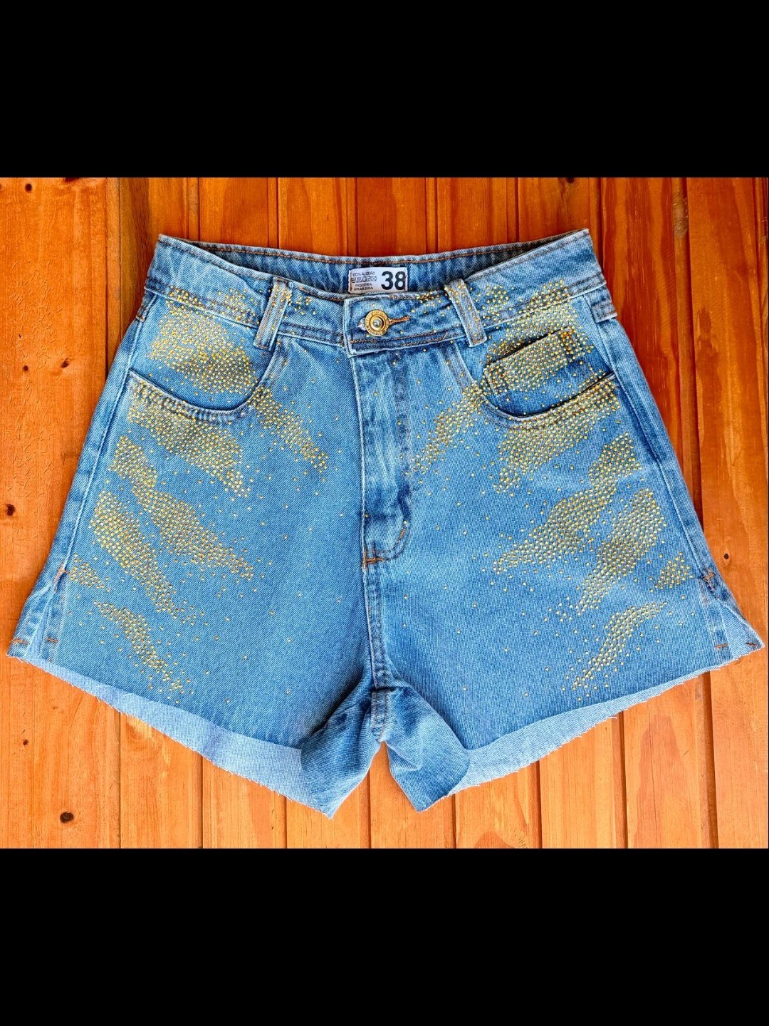 Short jeans com pedra feminina