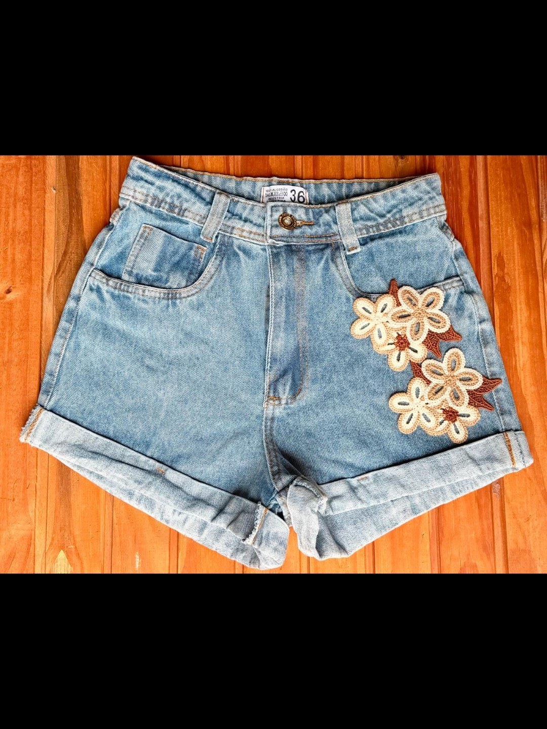 Short jeans com croche feminina