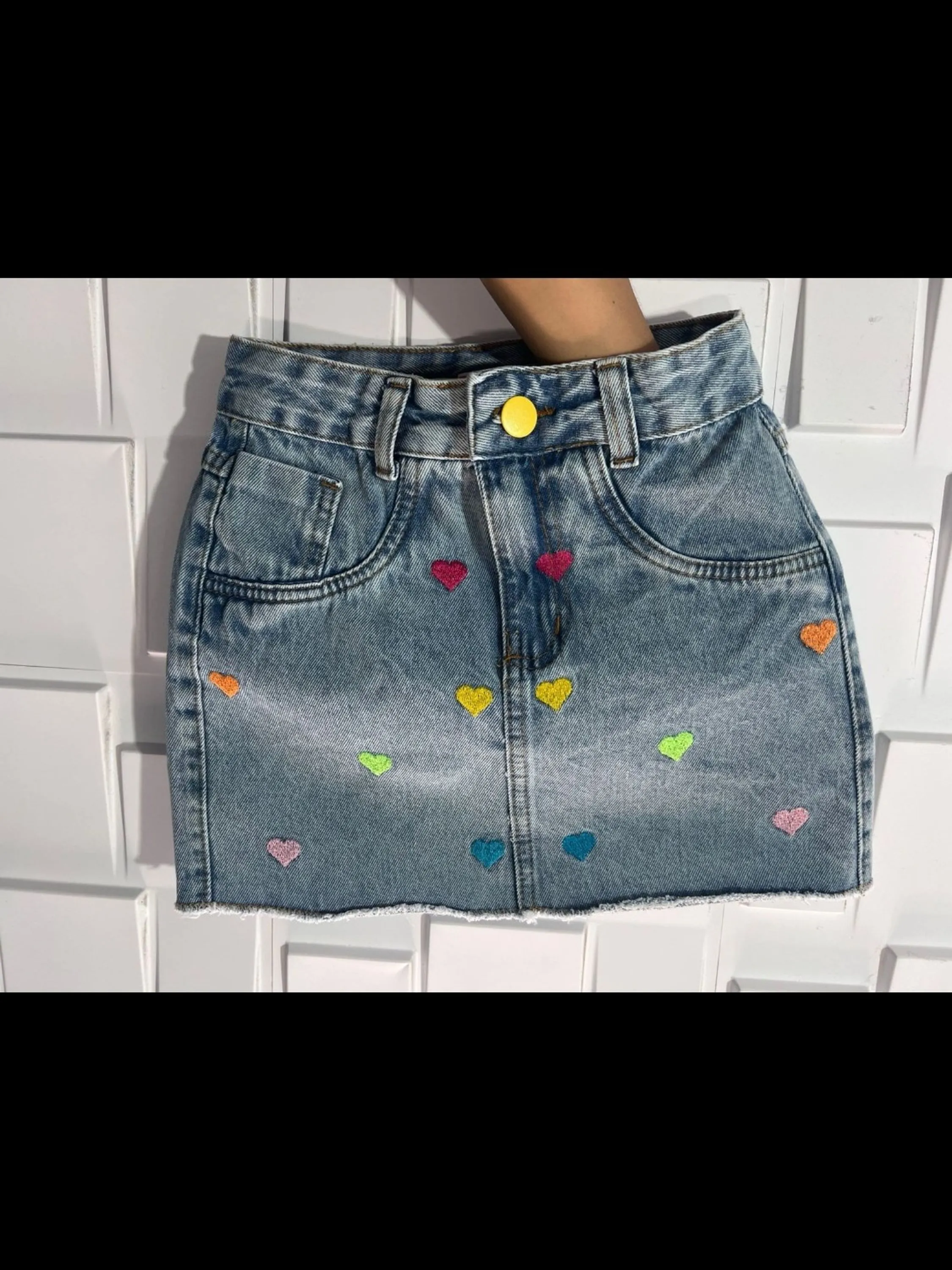 Saia jeans com bordado feminina