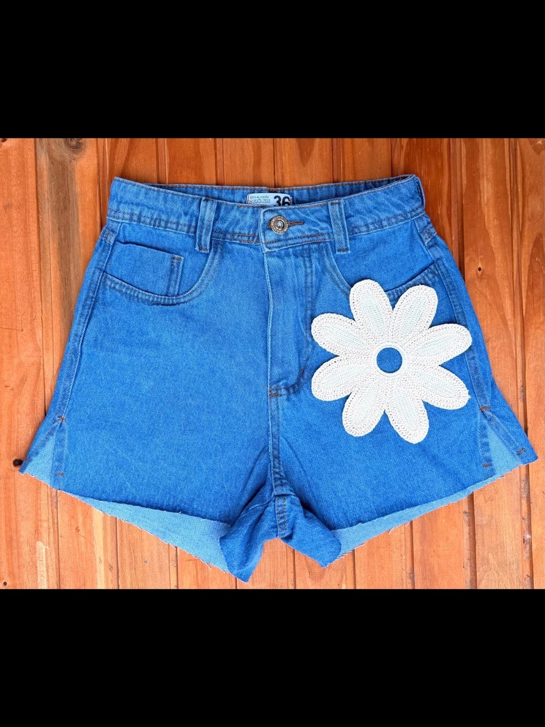 Short jeans com croche feminina