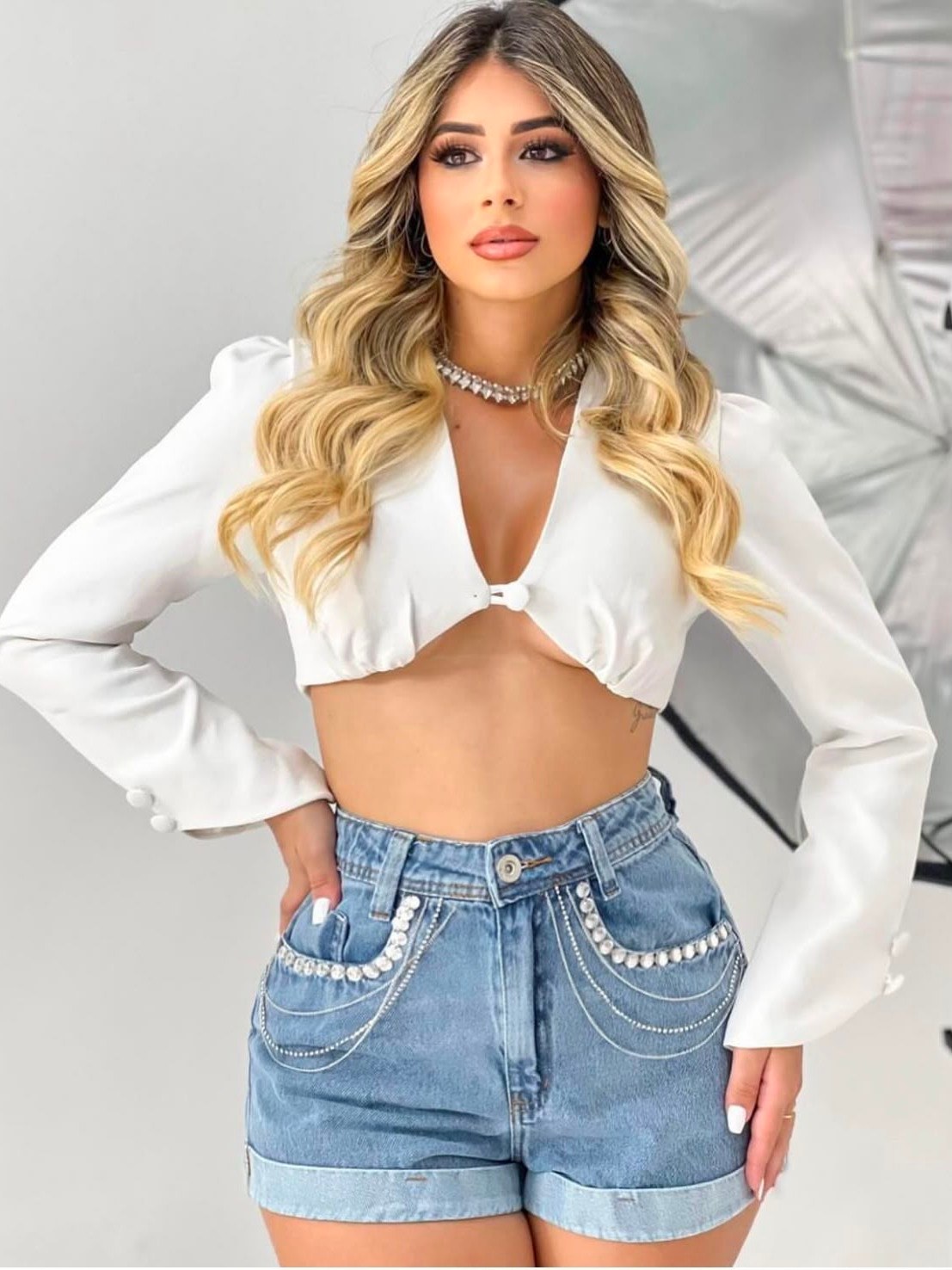 Short jeans com cinto feminina