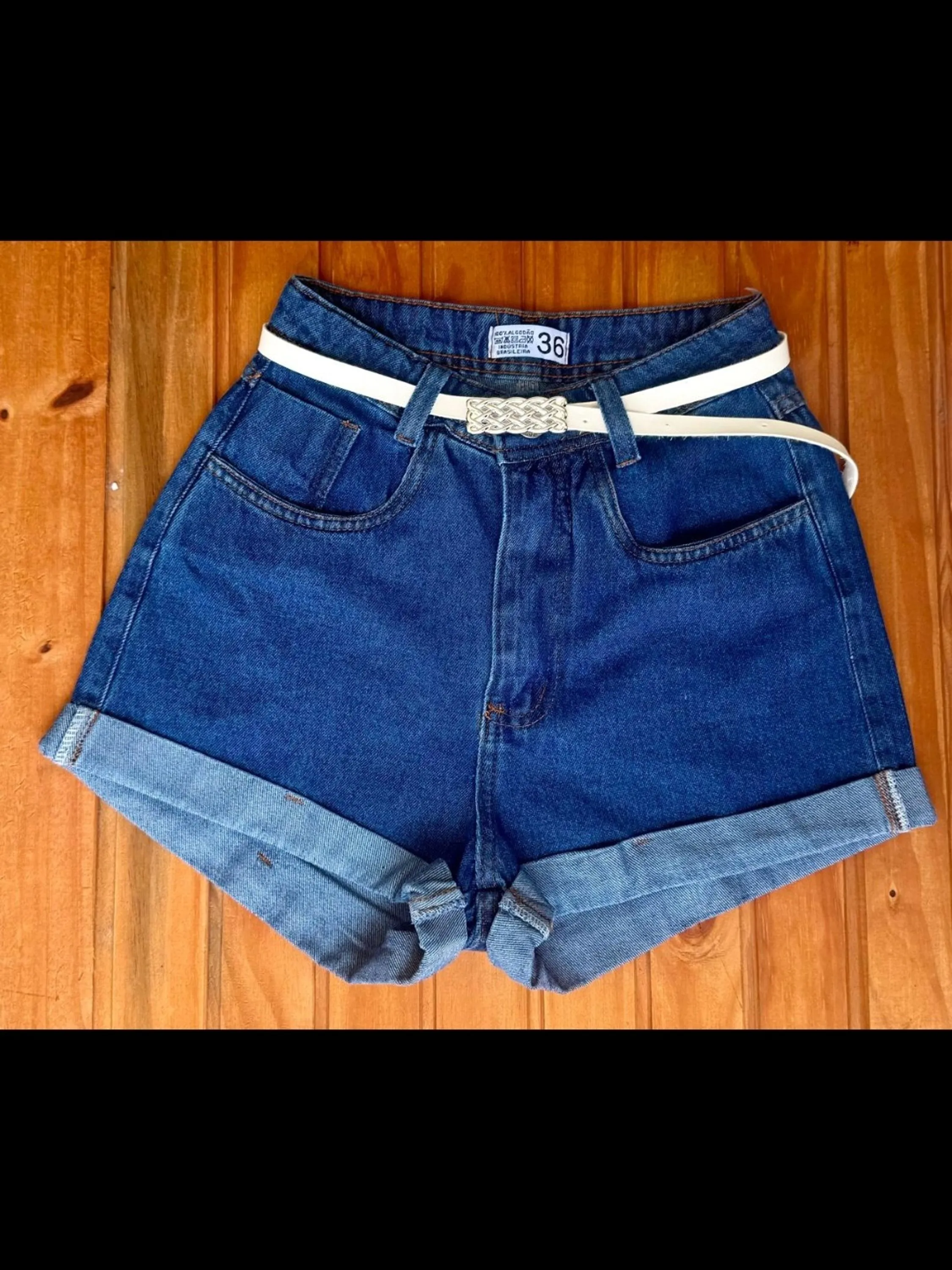 Short jeans com cinto feminina