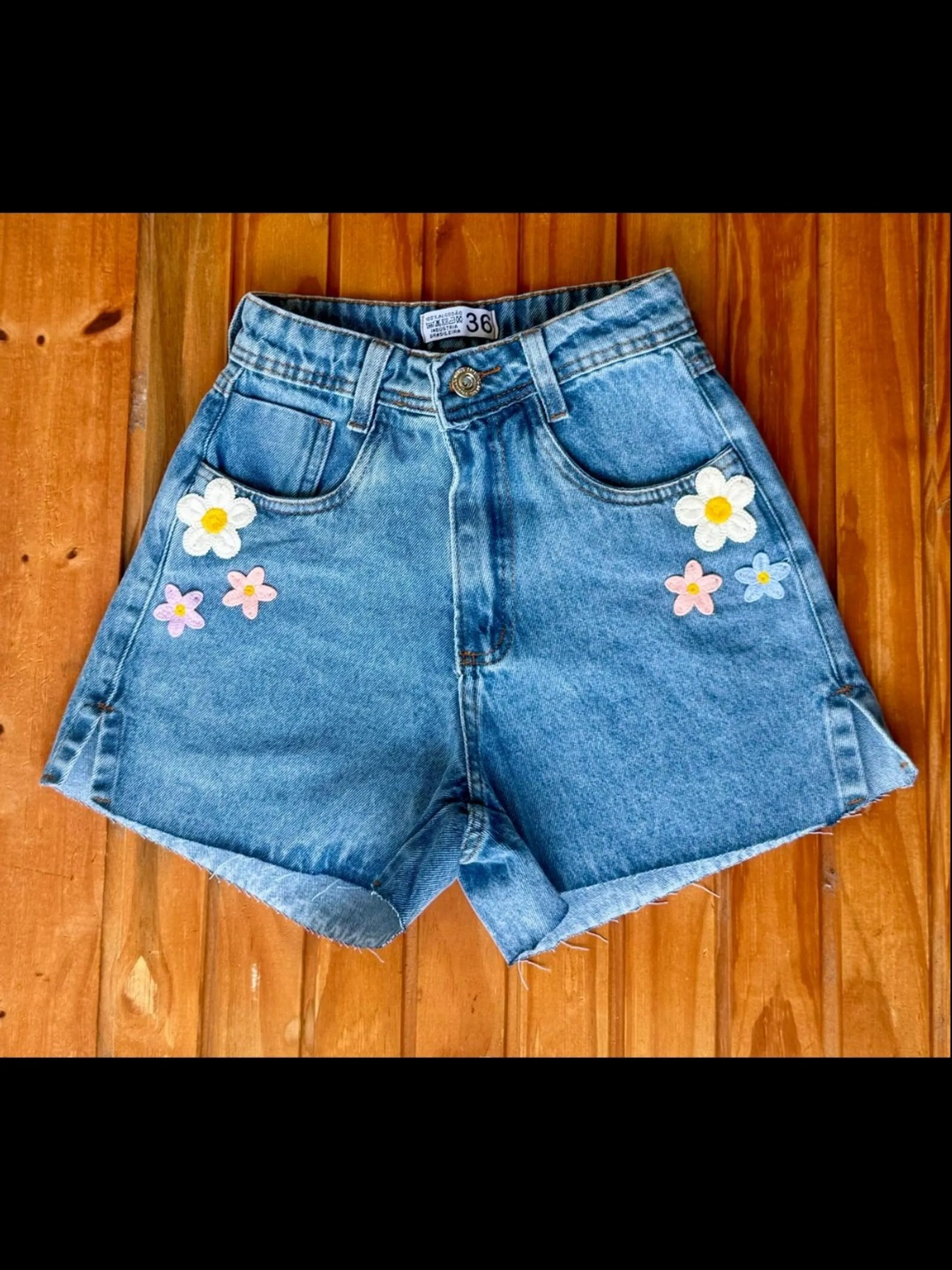 Short jeans com bordado feminina