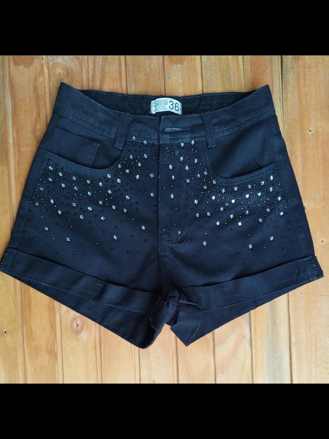 Short jeans com pedra feminina