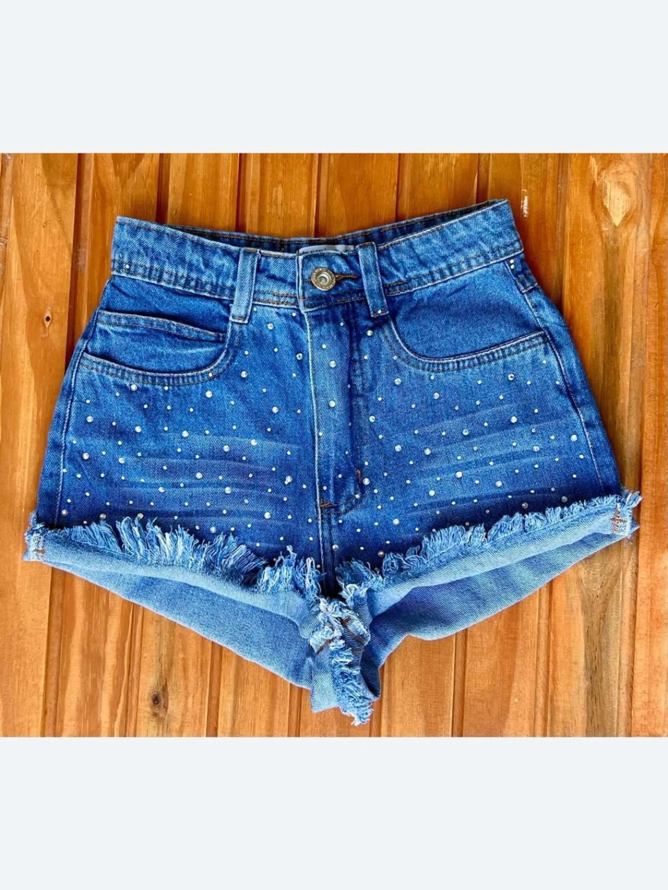 Shorts jeans com pedra feminina