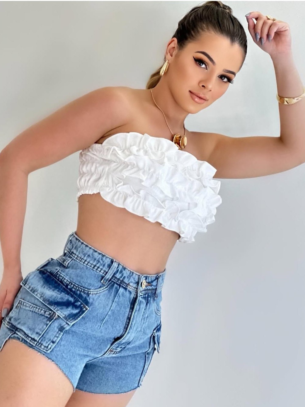 Short jeans com cargo feminina