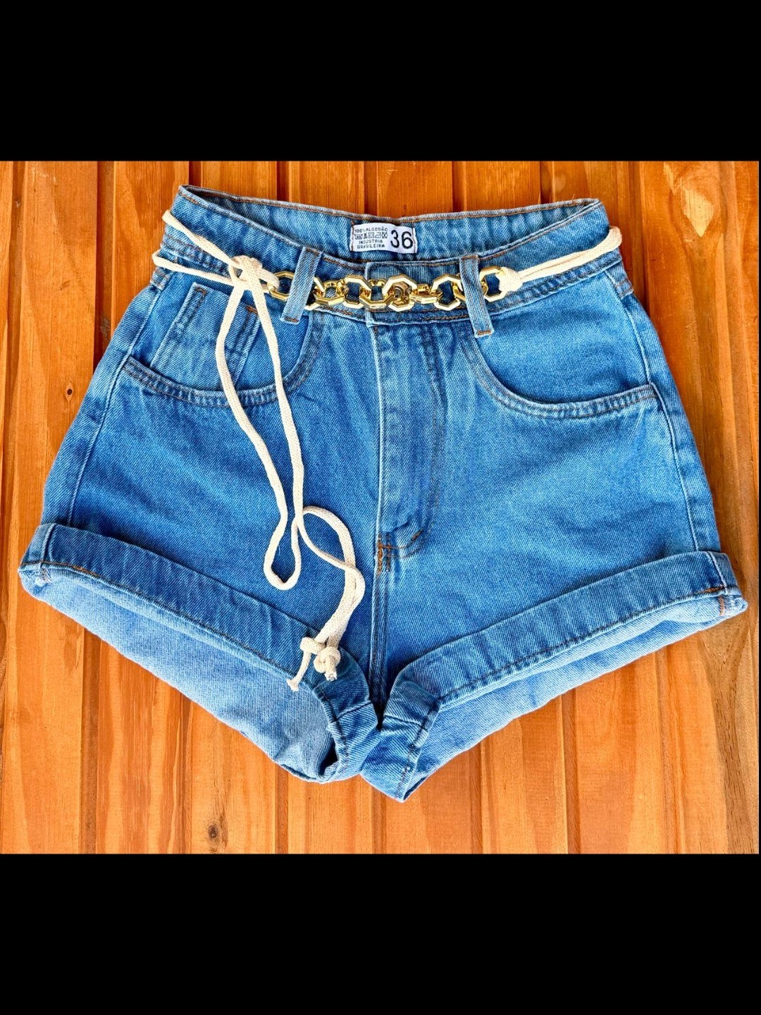 Short jeans com cinto feminina