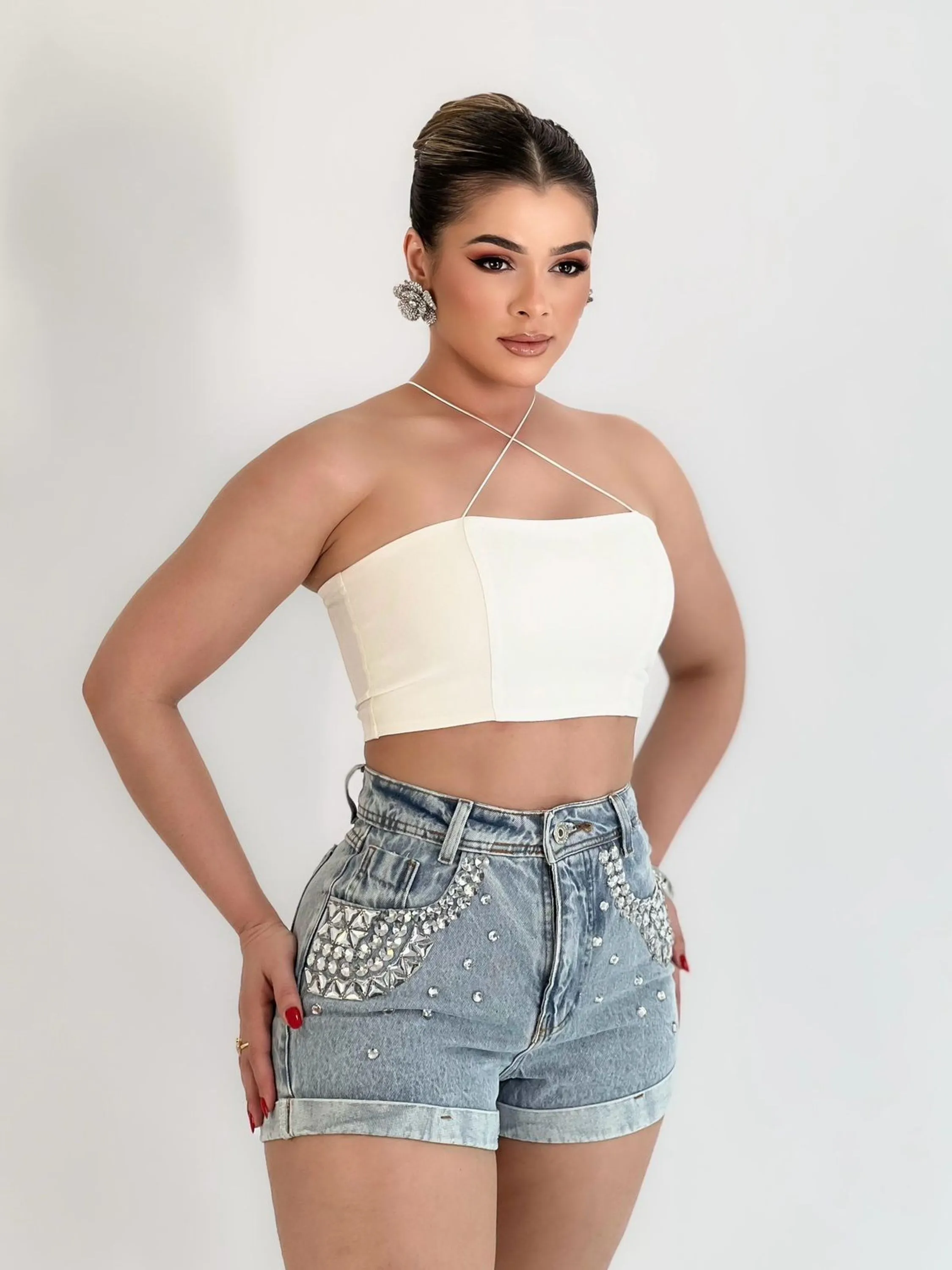 Short jeans com pedra feminina