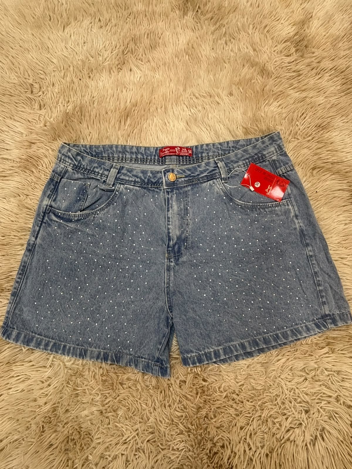 Short jeans plus size com pedra feminina