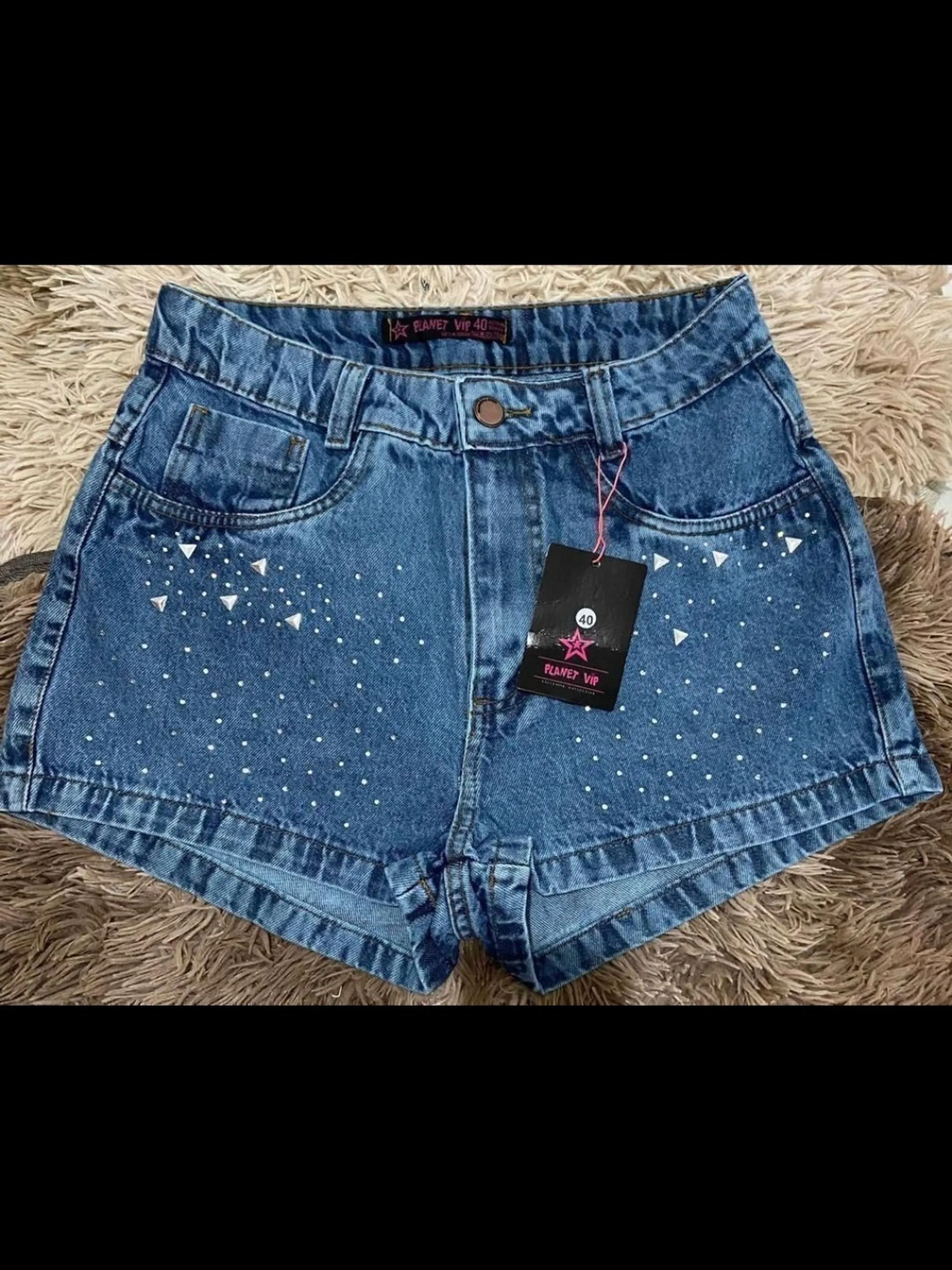 Shorts jeans com pedra feminina