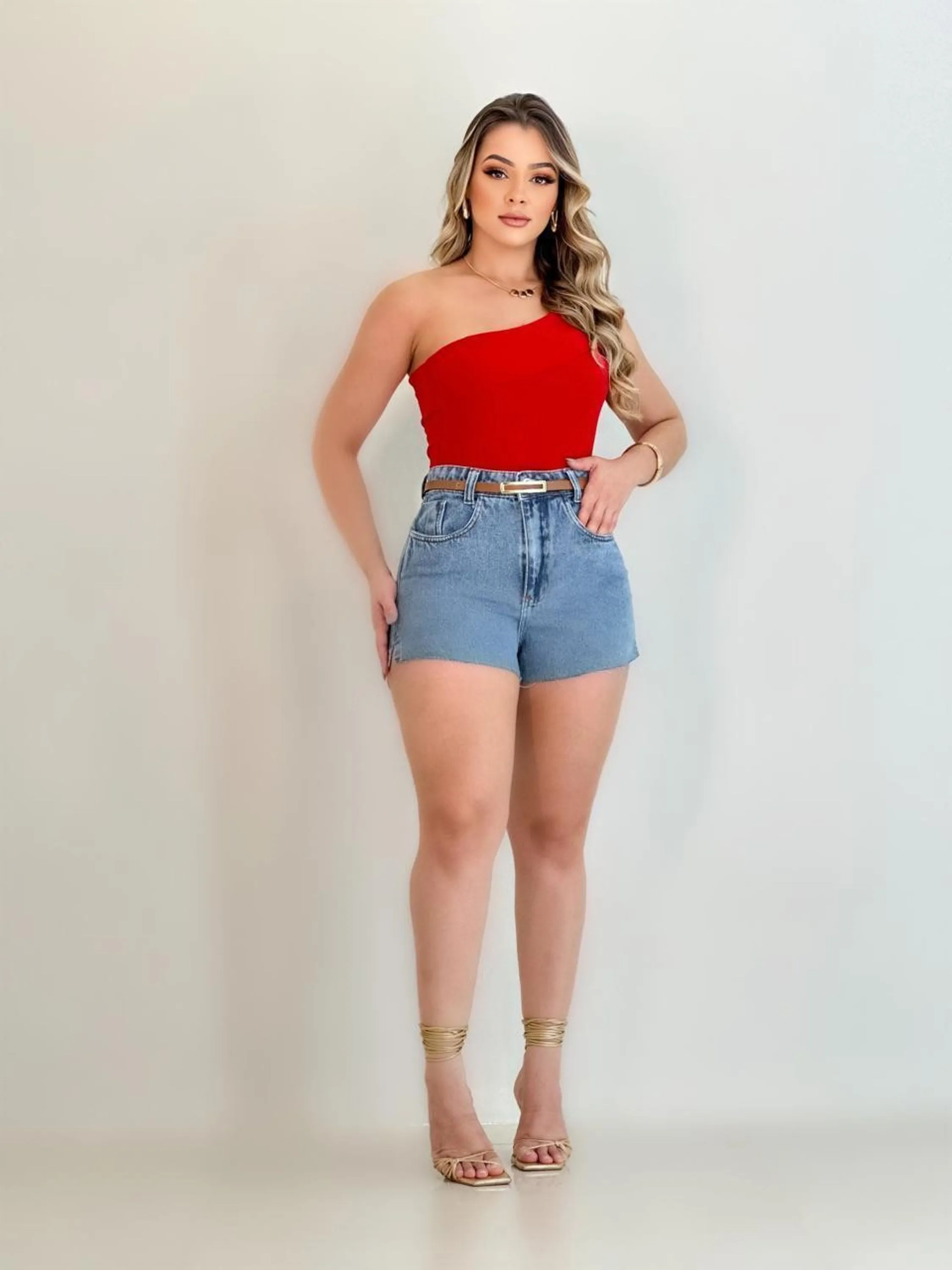 Short jeans com cinto feminina