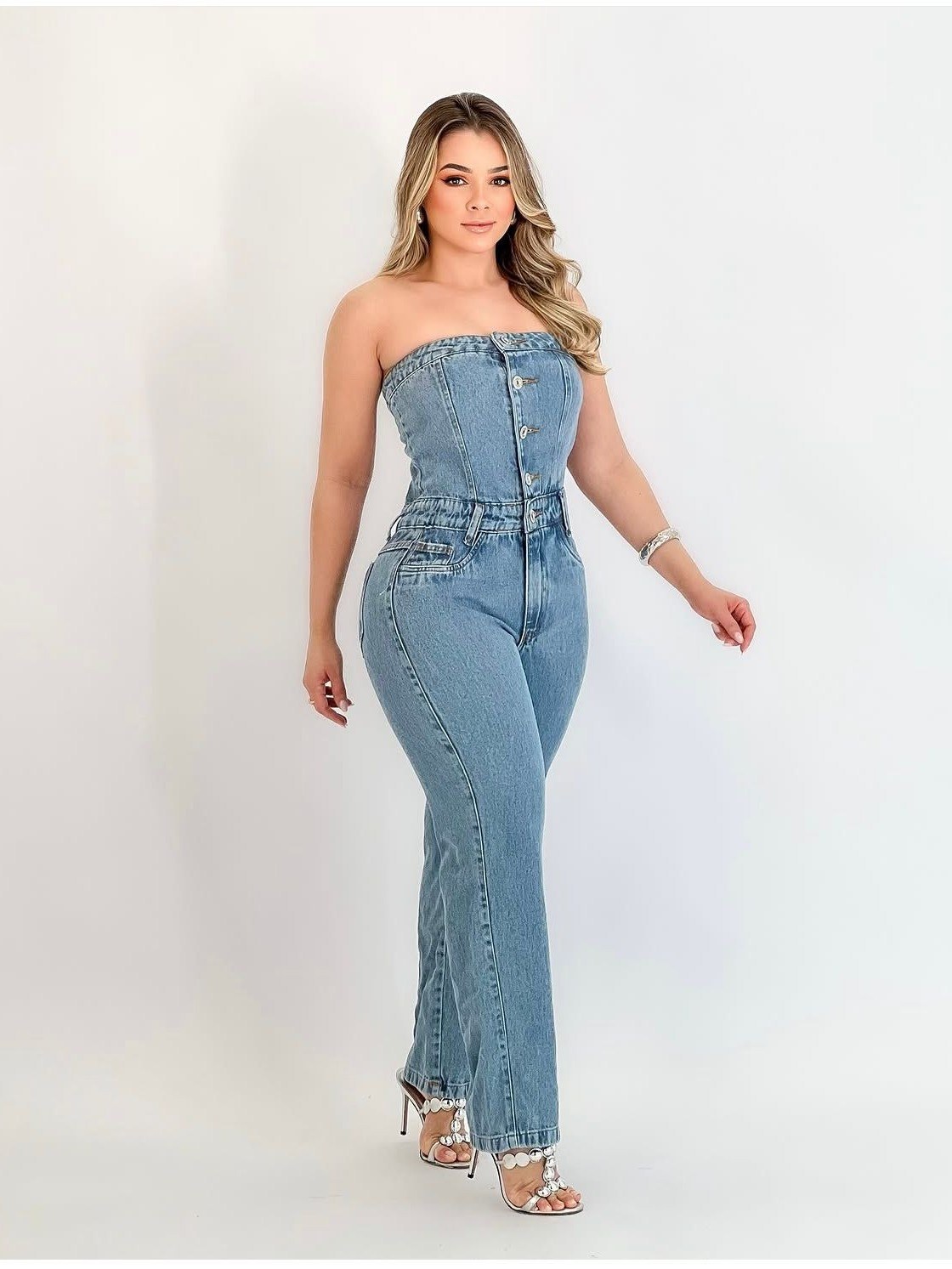 Macacão jeans com batão grafite feminina