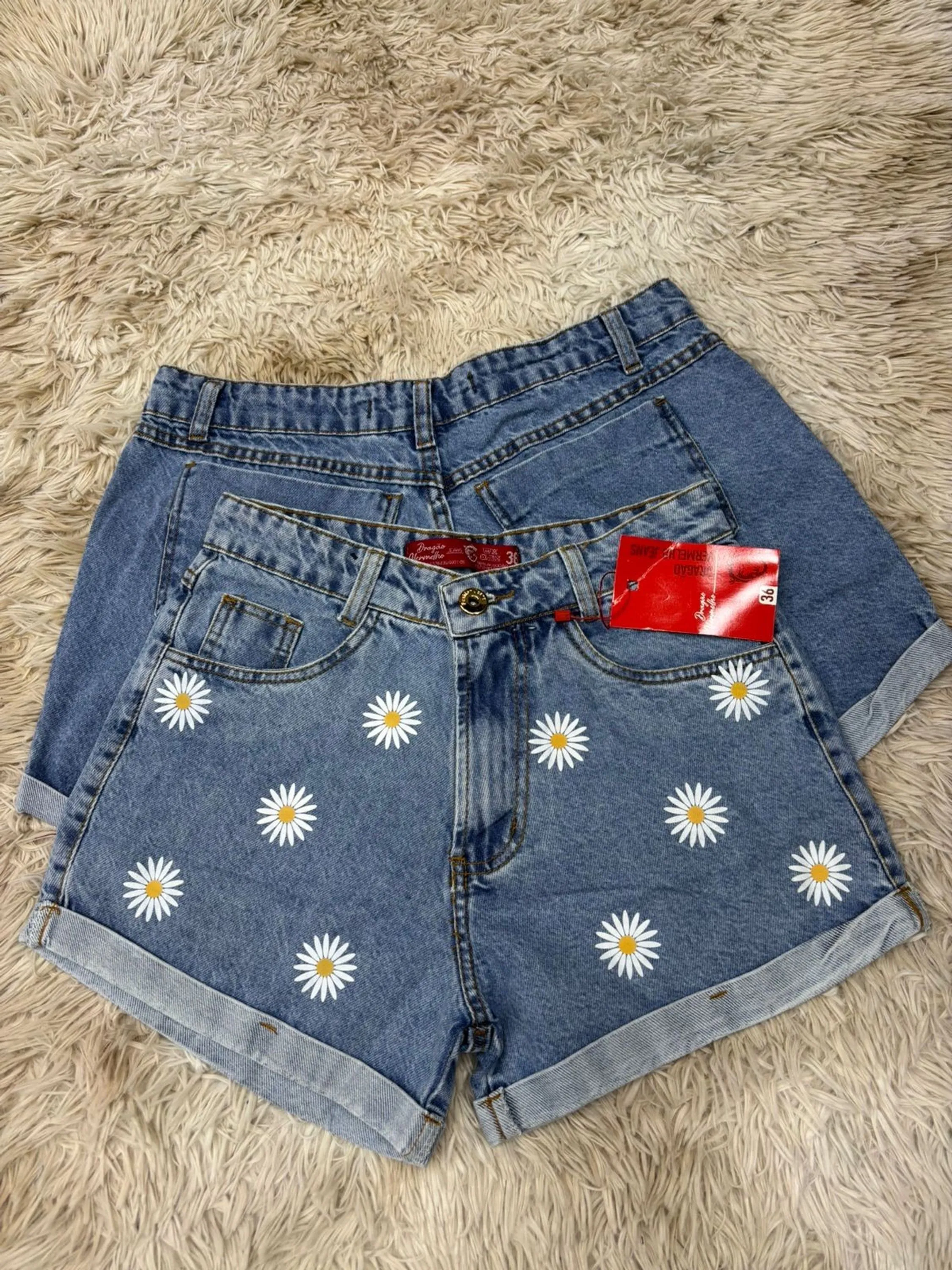 Short jeans com bordado feminina
