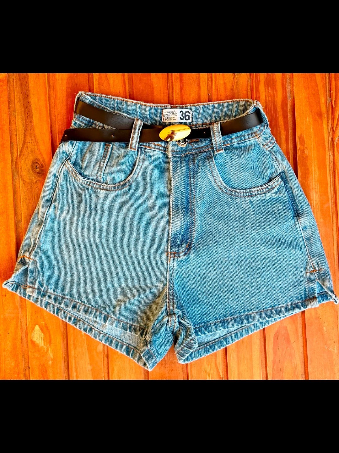 Short jeans com cinto feminina