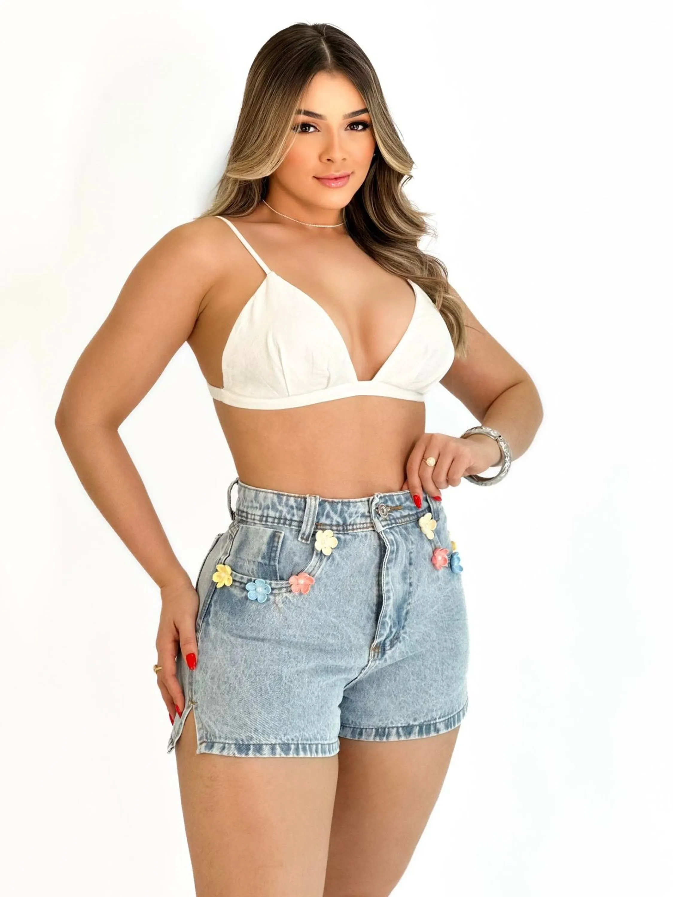 Shorts jeans com pedra feminina