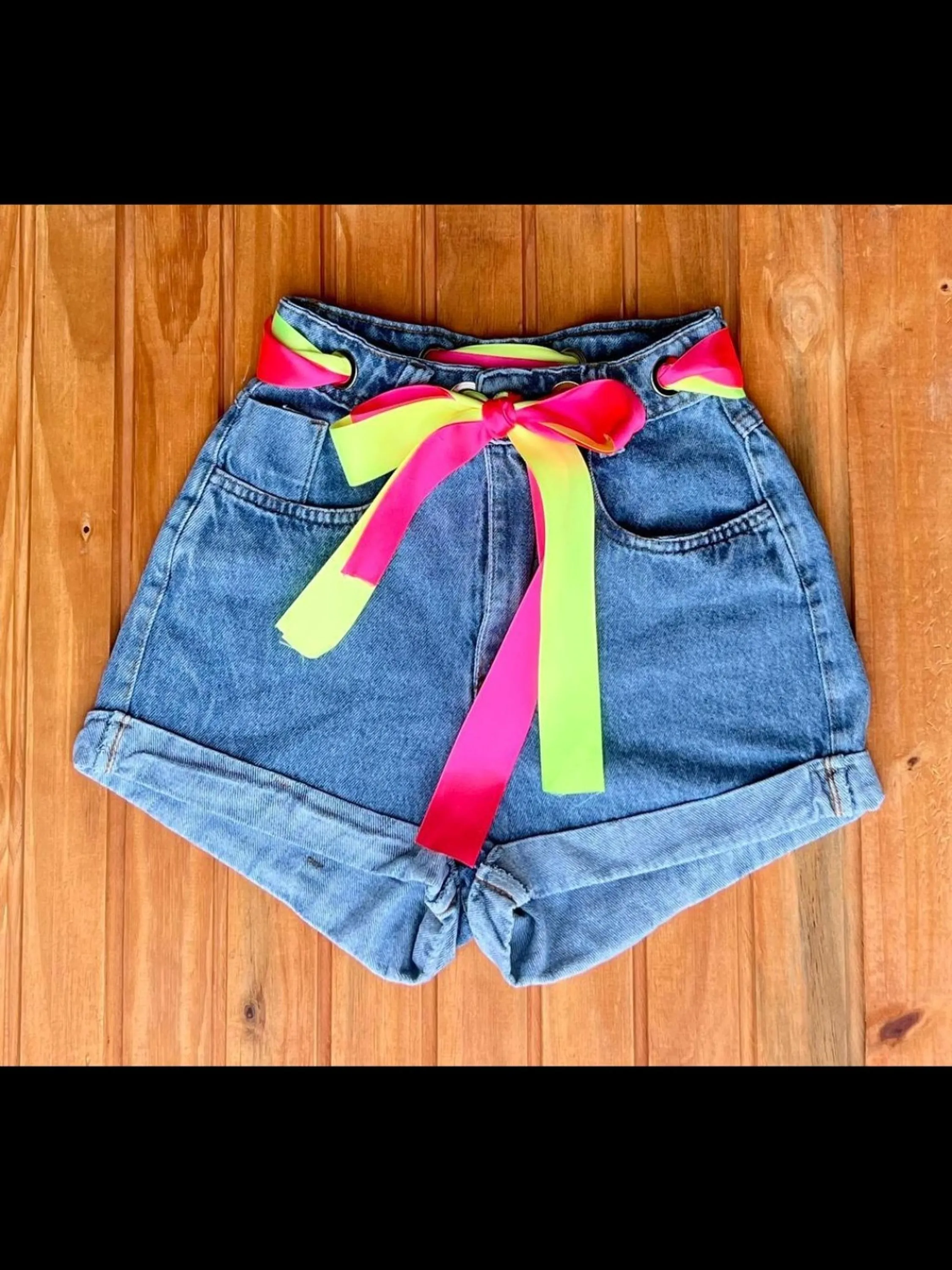 Shorts jeans com cinto feminina