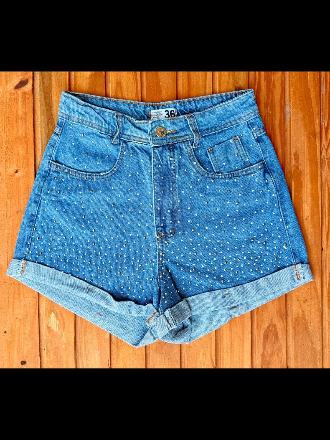 Short jeans com pedra feminina