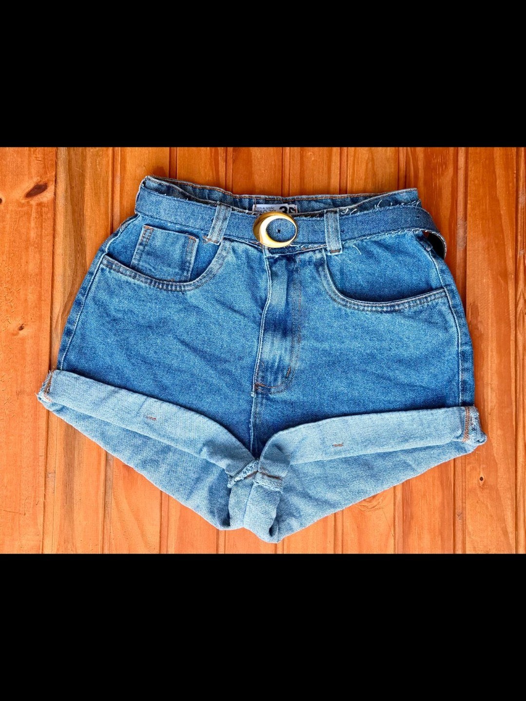 Short jeans com cinto feminina