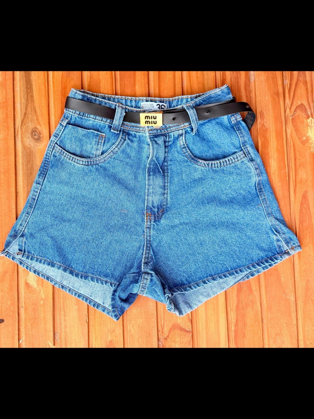 Short jeans com cinto feminina