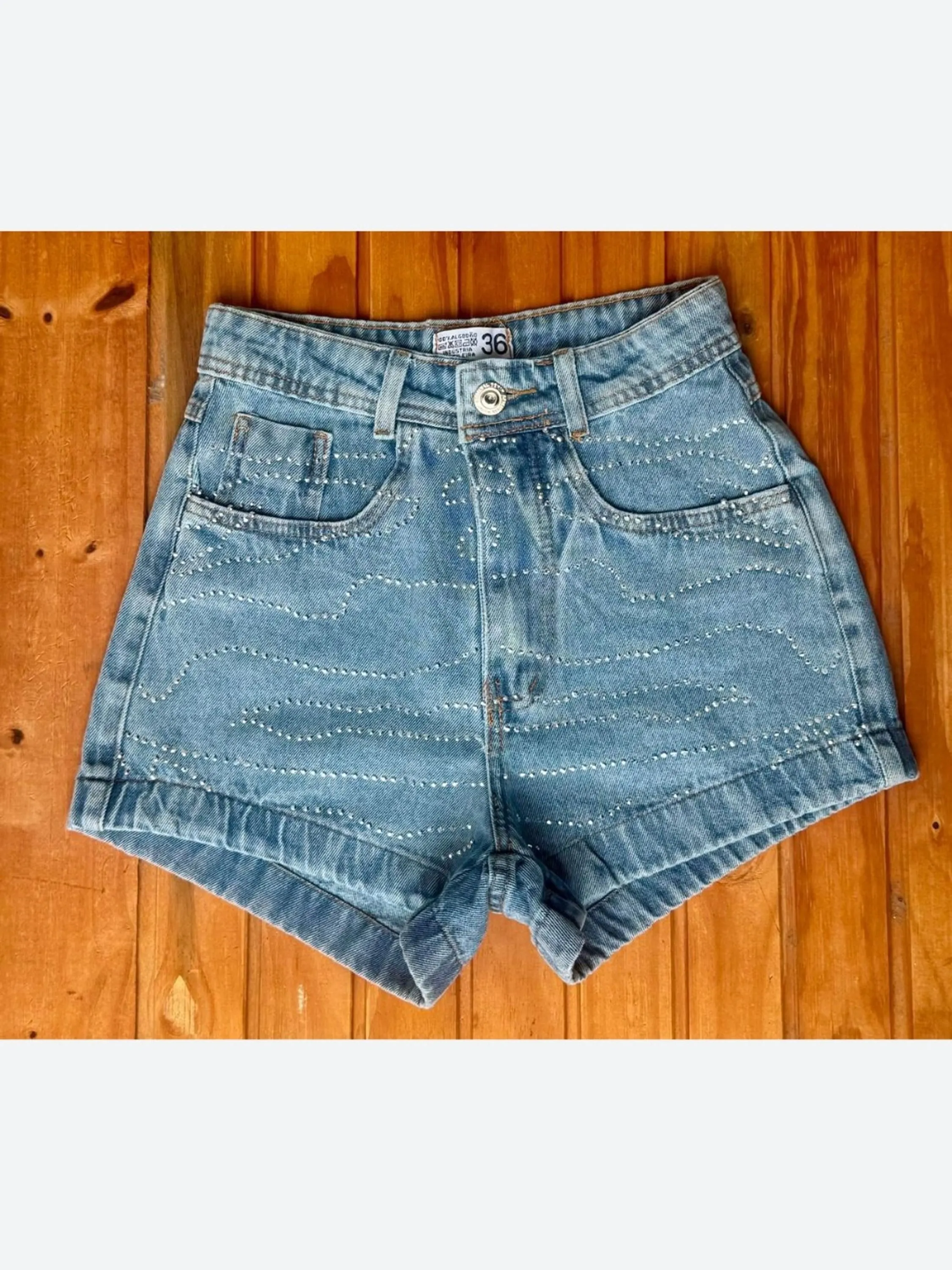 Short jeans com pedra feminina