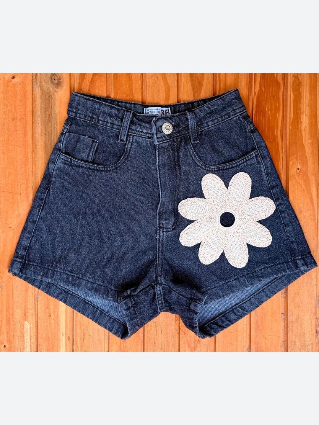 Short jeans com croche feminina