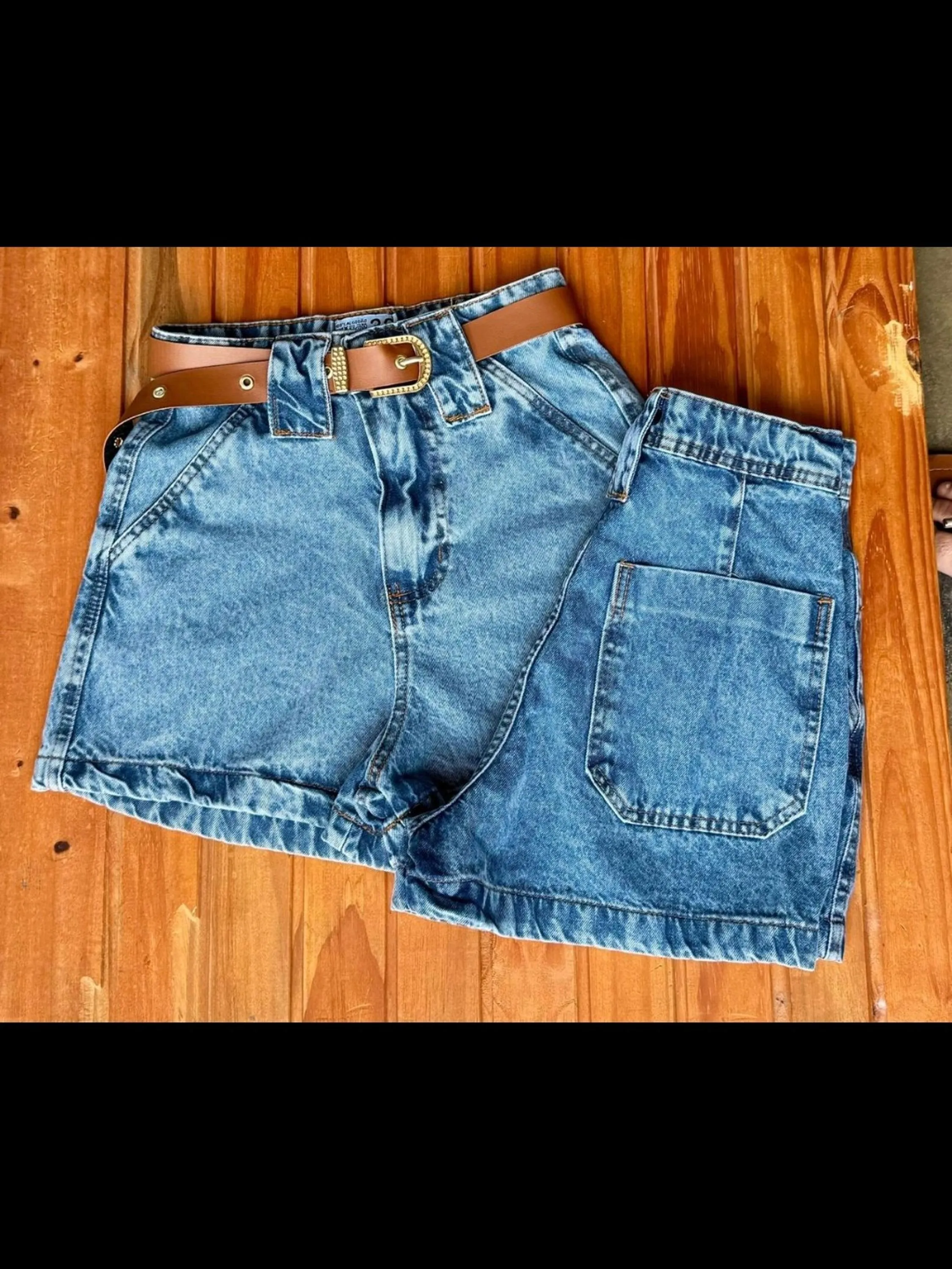 Short jeans com cinto feminina