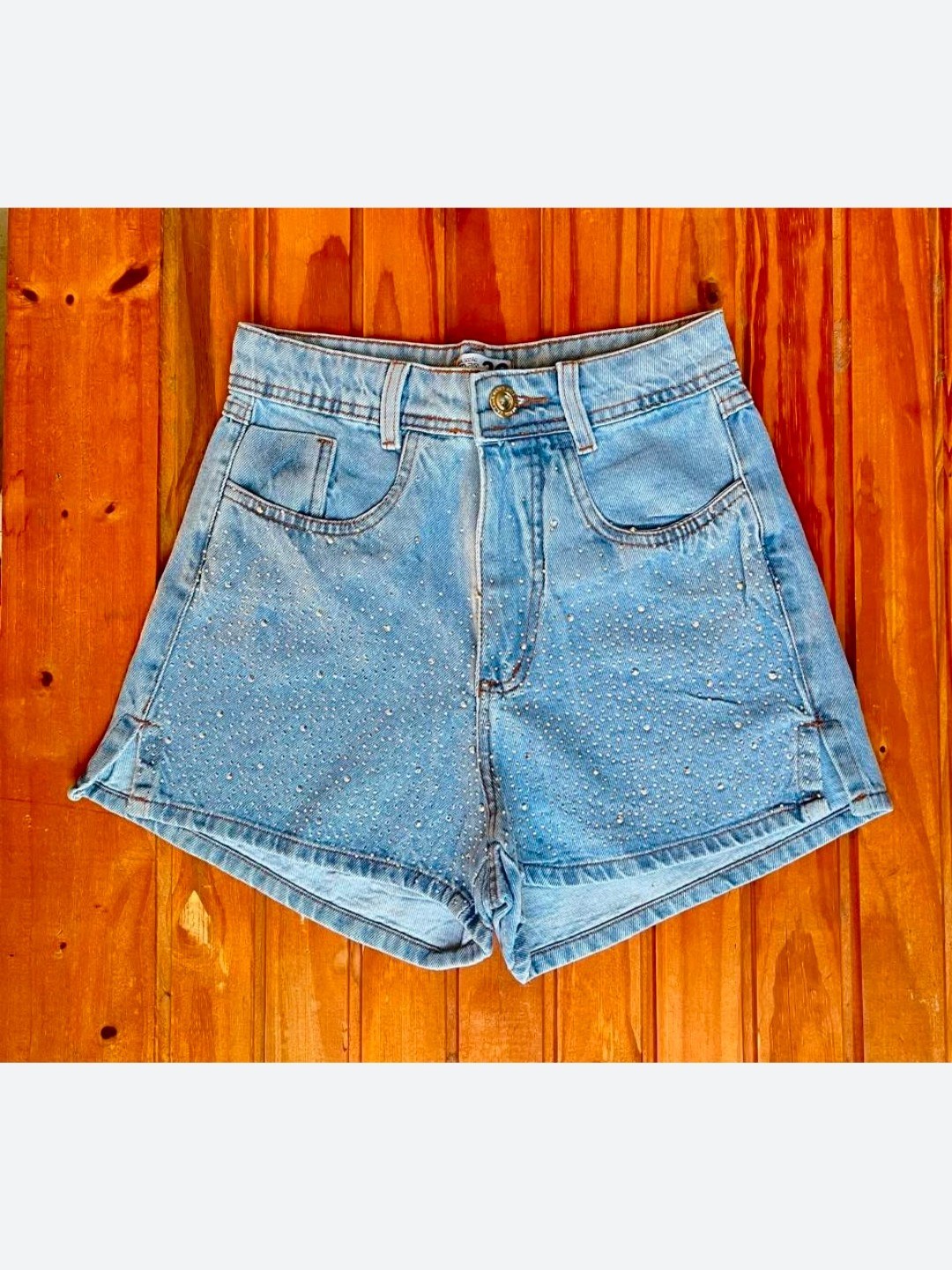 Short jeans com pedra feminina
