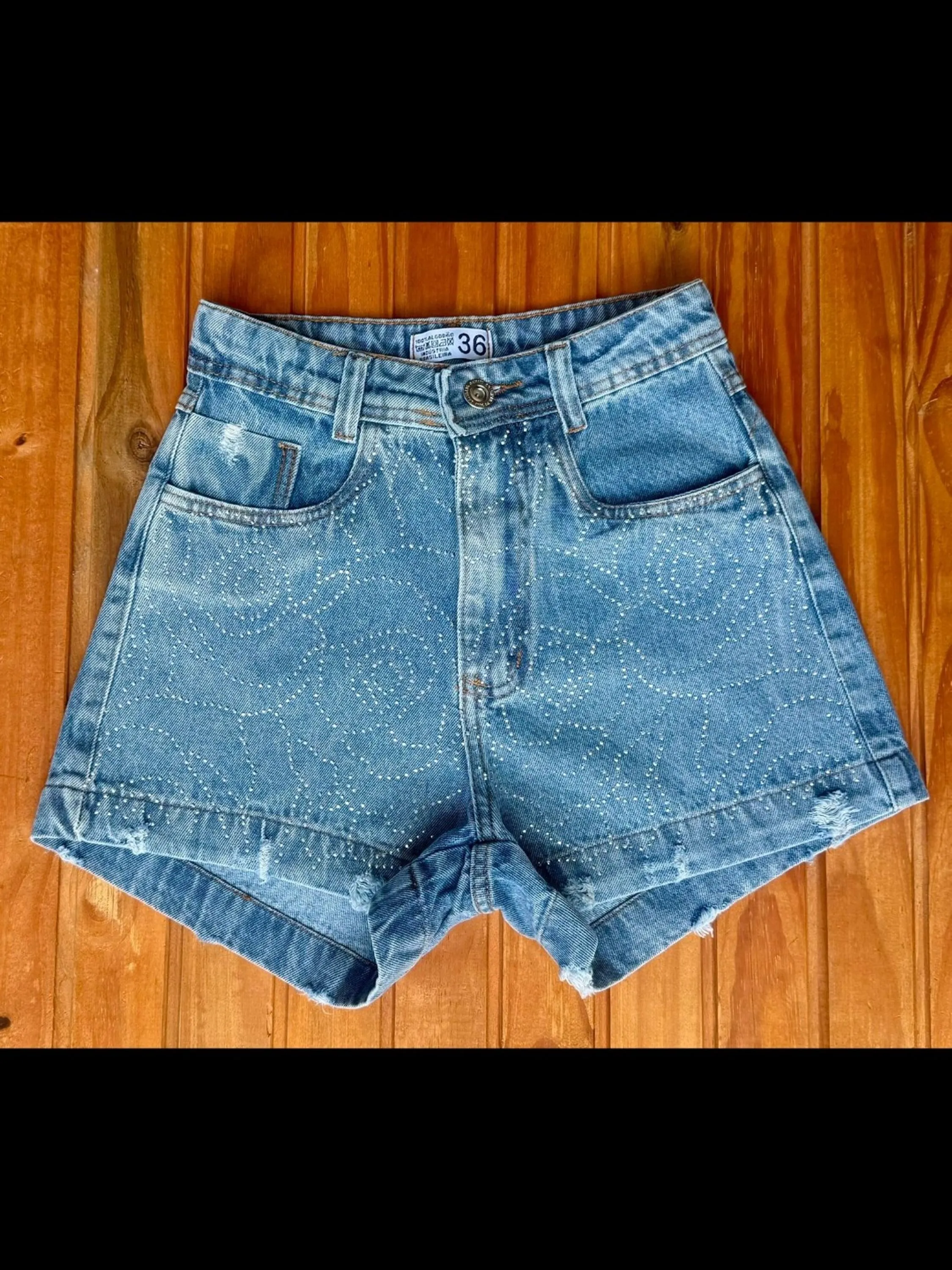 Short jeans com pedra feminina