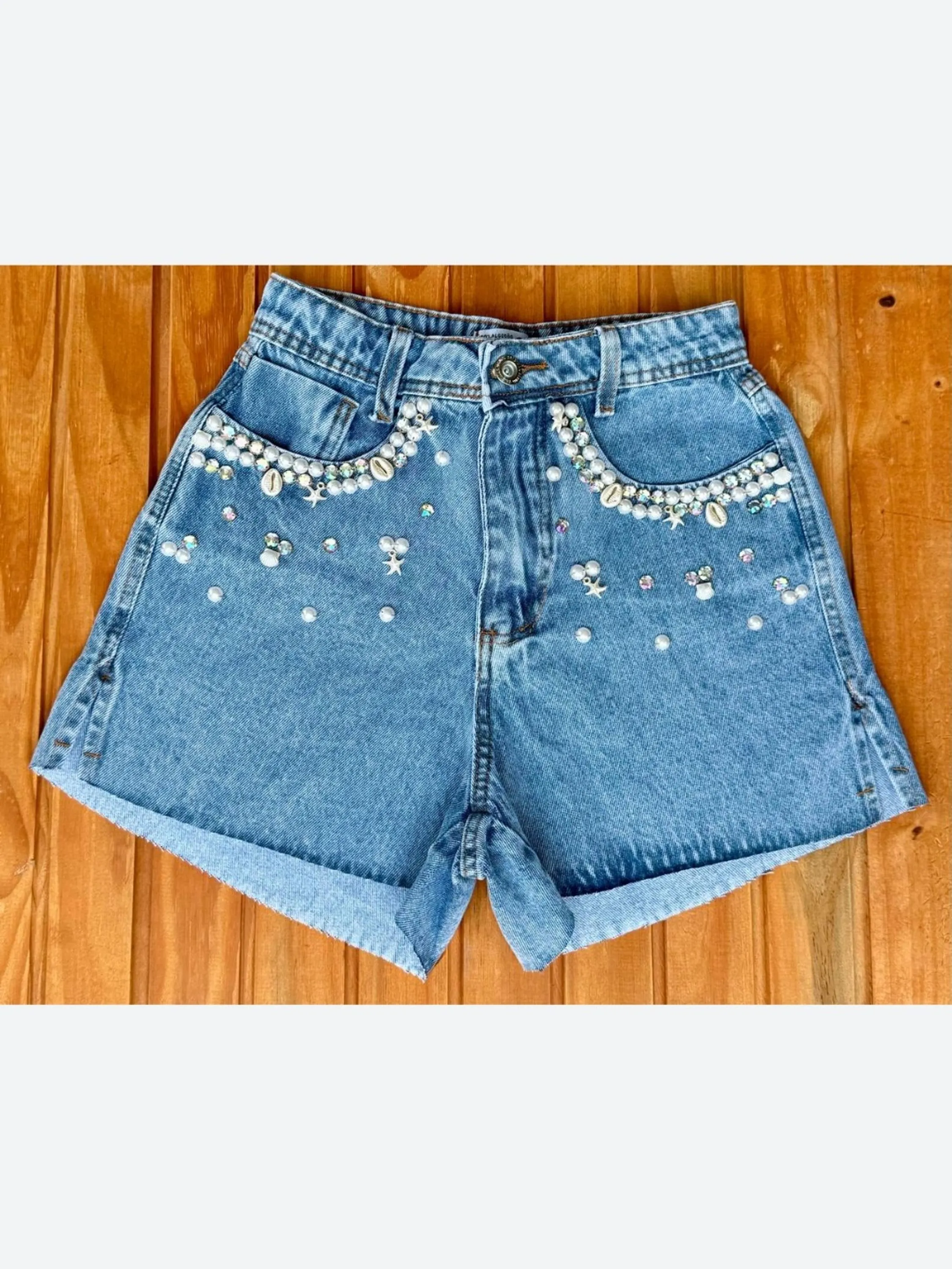 Shorts jeans com pedra feminina