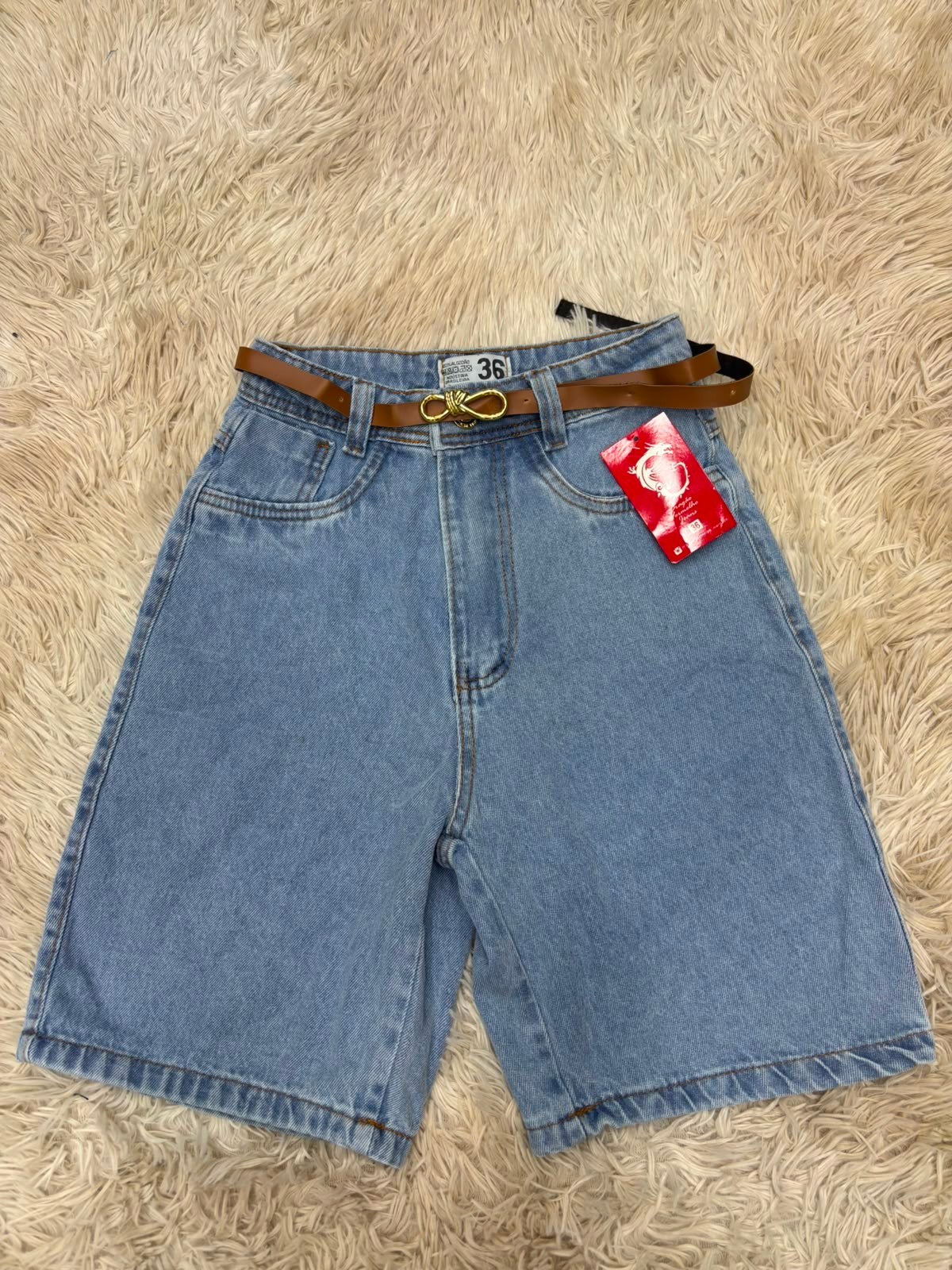 Bermuda jeans com cinto feminina