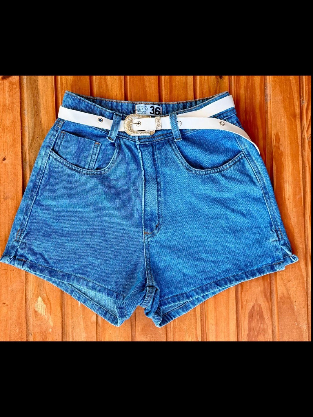 Short jeans com cinto feminina