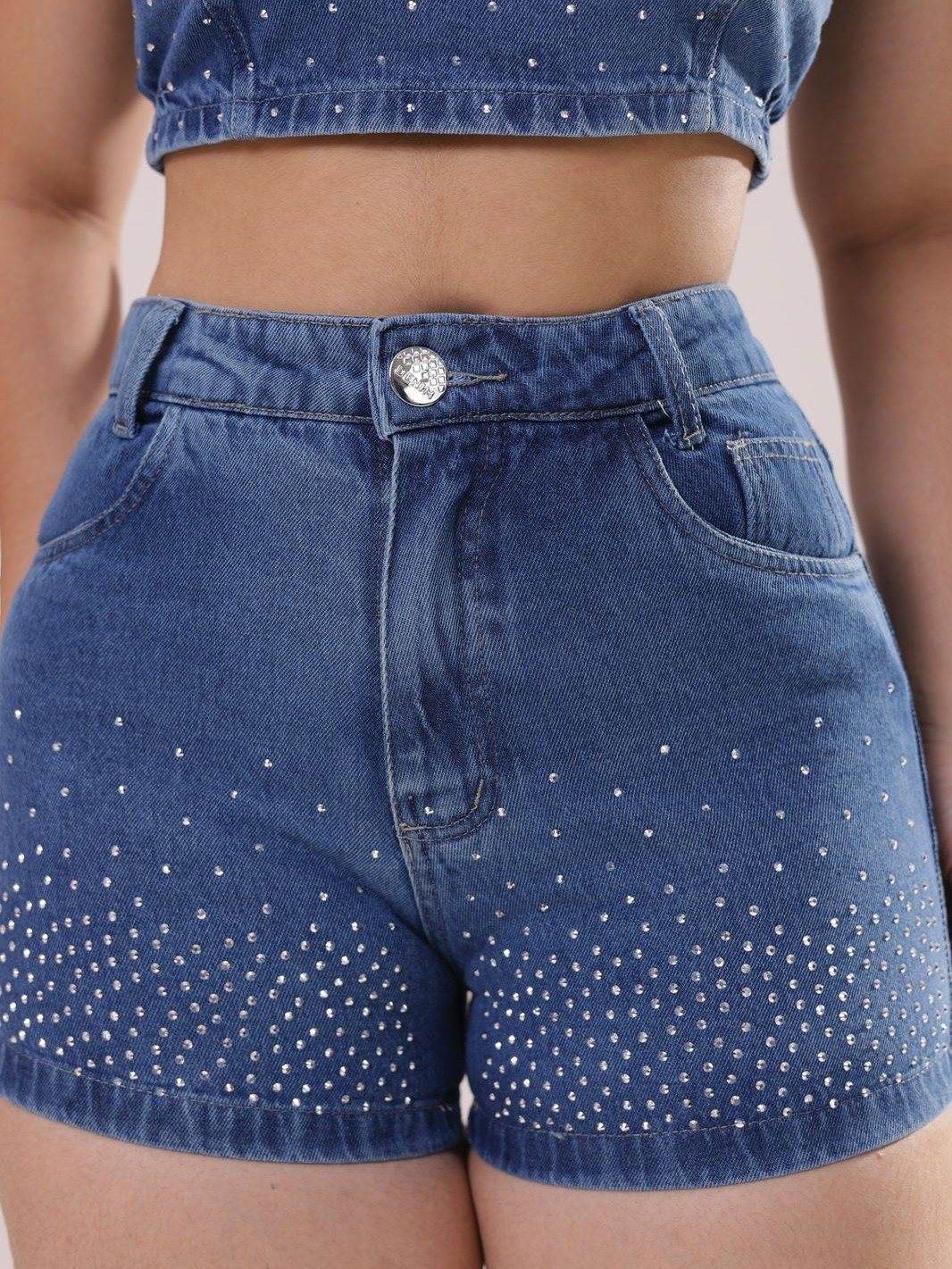 Short jeans com pedra feminina