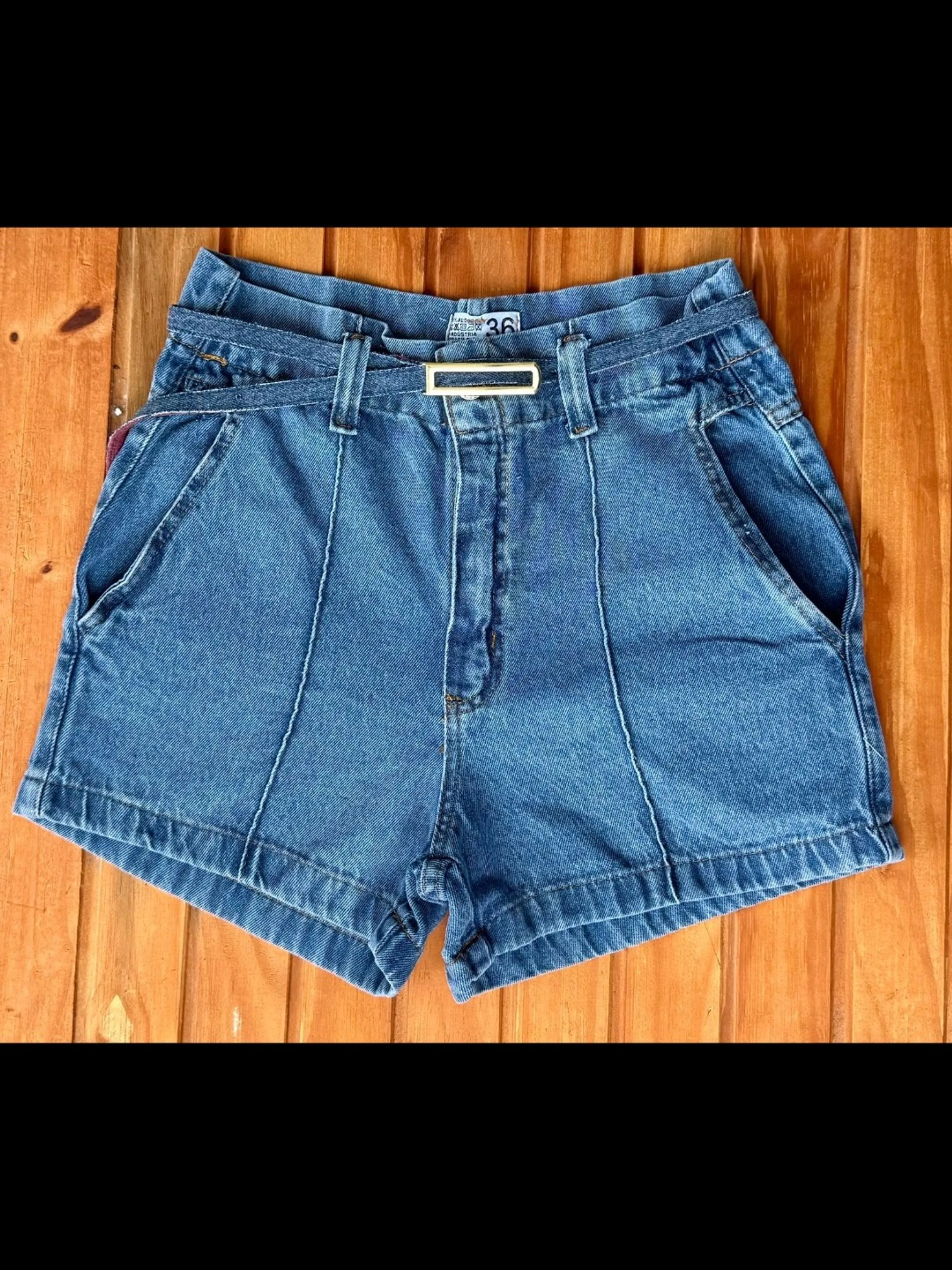 Short jeans com cinto feminina