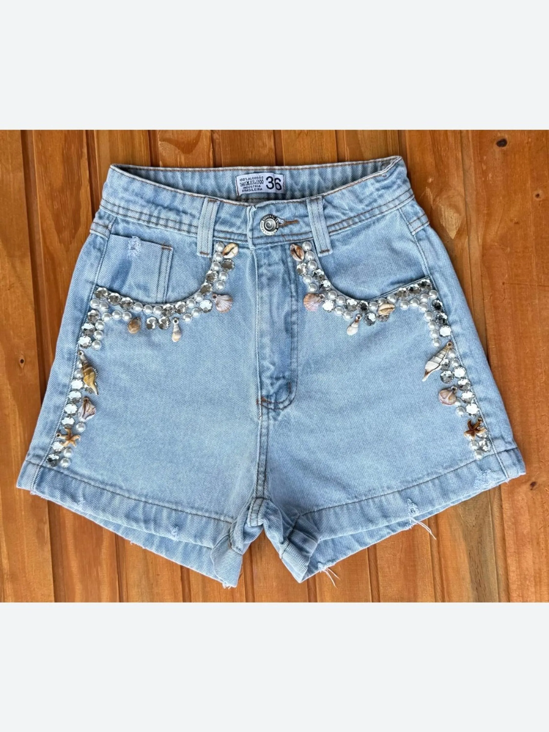 Shorts jeans com pedra feminina