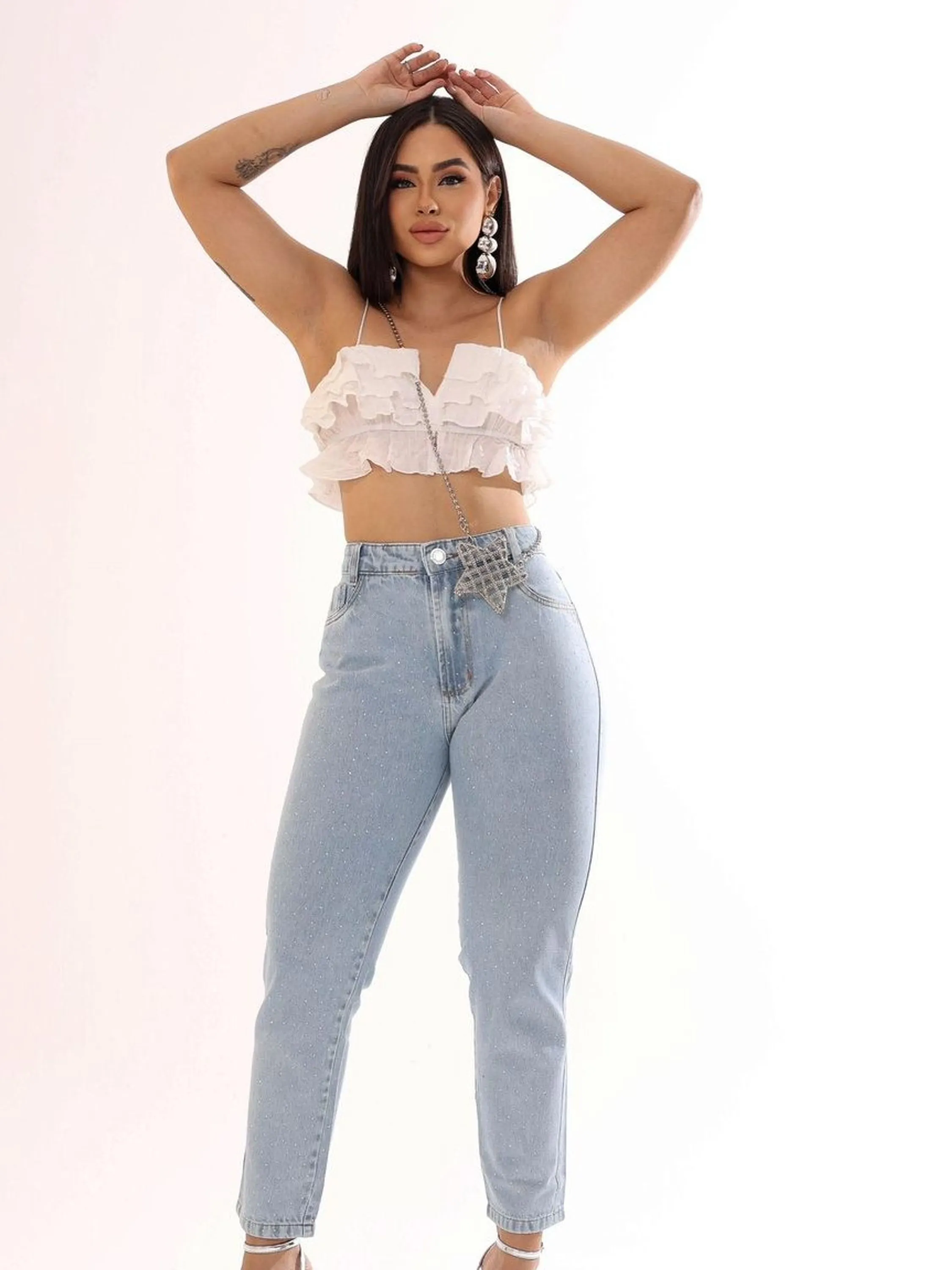 Calça jeans mom com pedra feminina