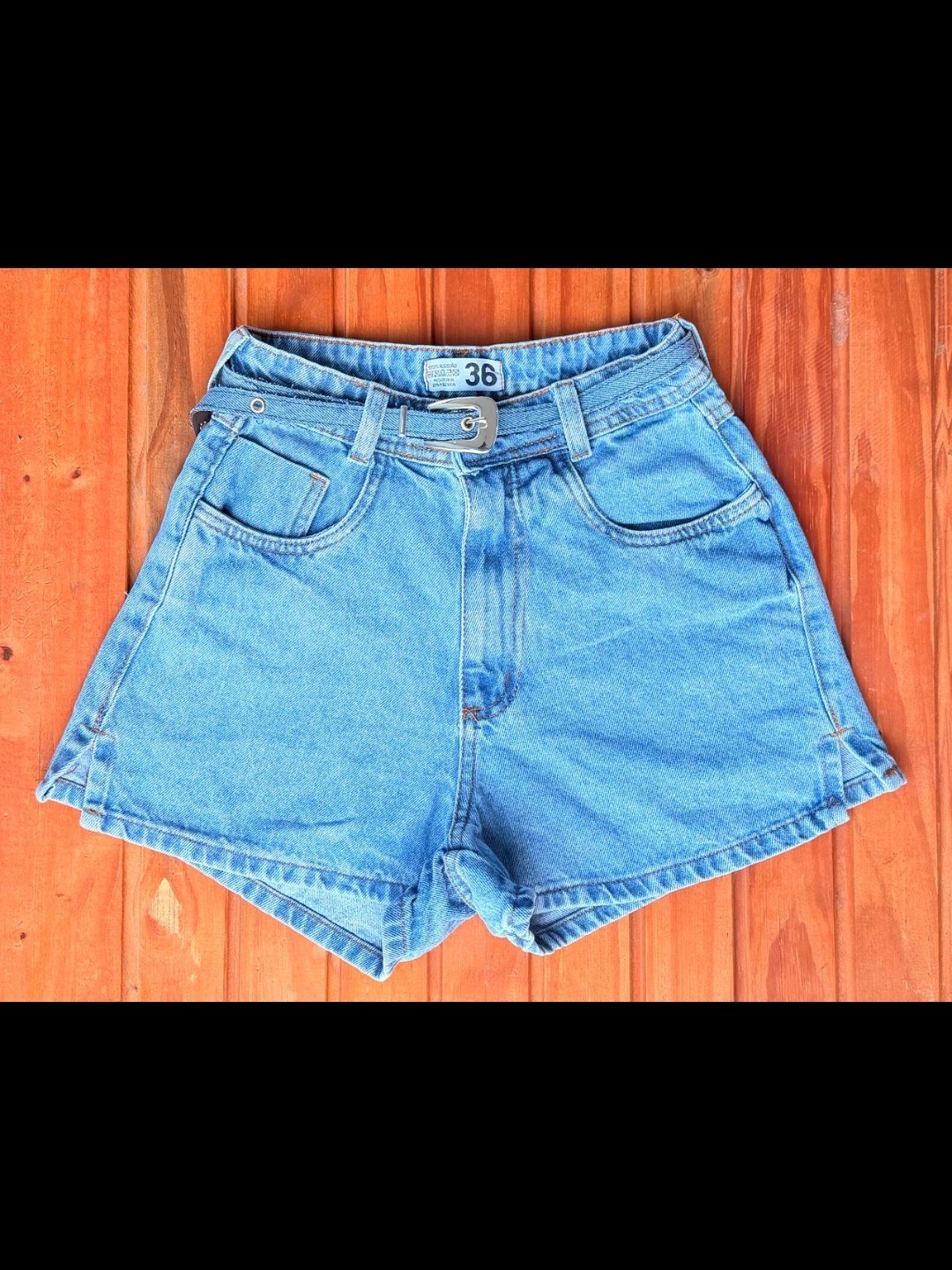 Short jeans com cinto feminina
