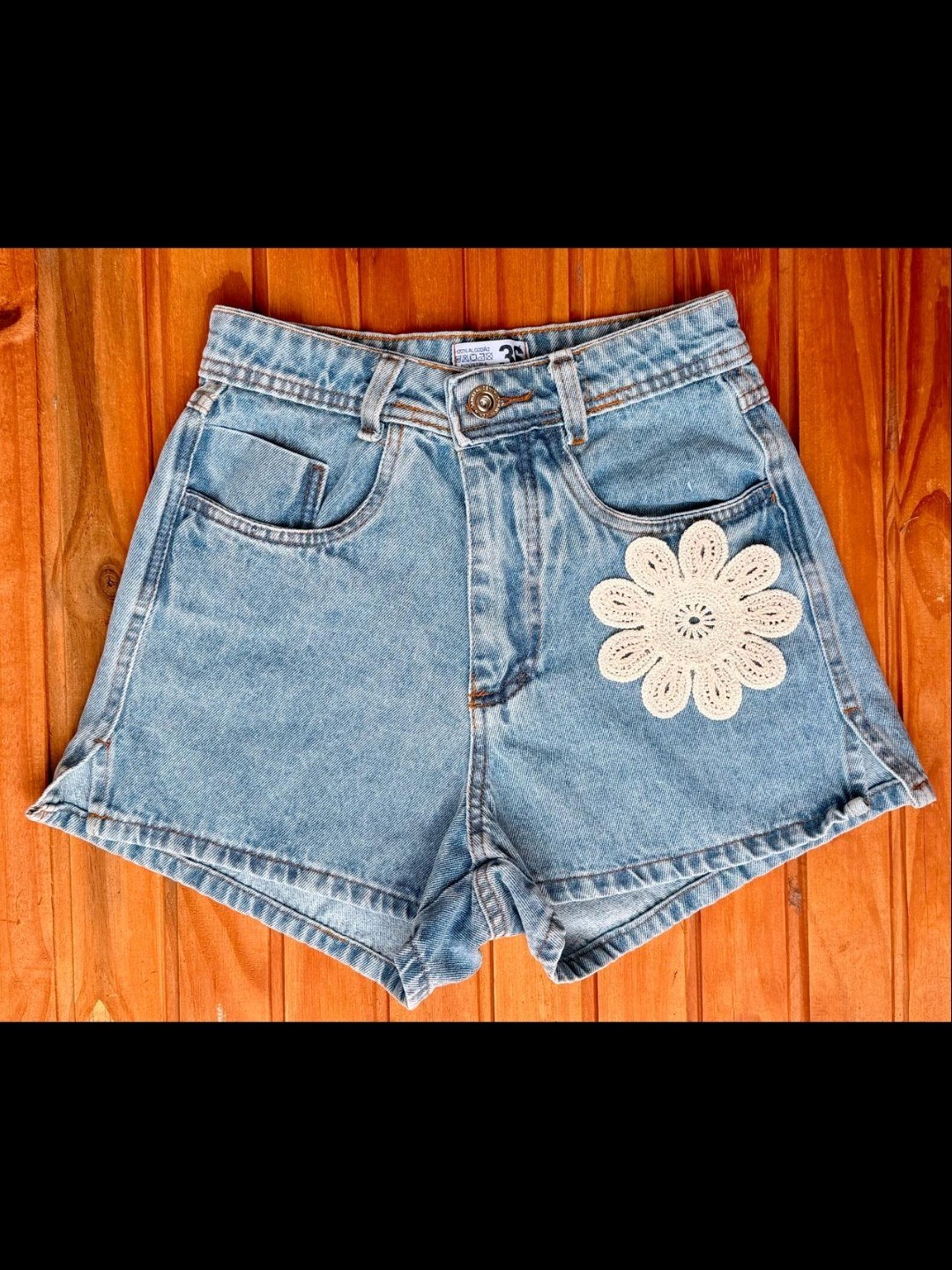 Short jeans com croche feminina