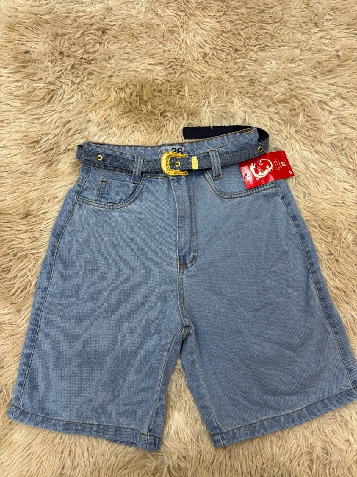 Bermuda jeans com cinto feminina