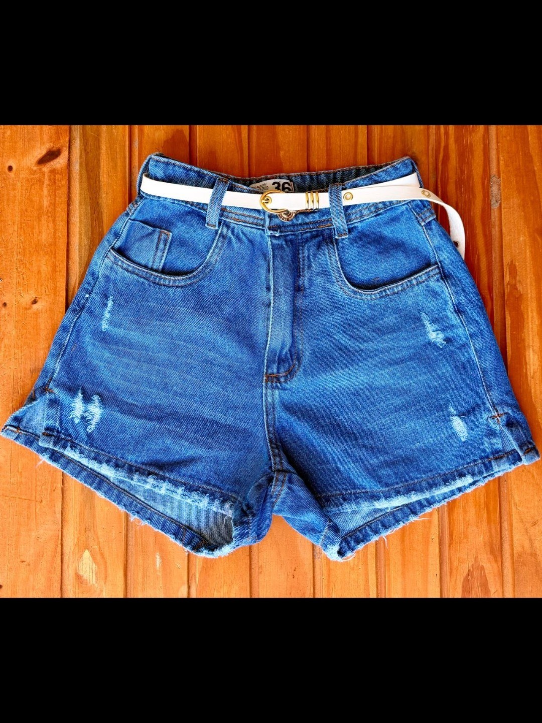 Short jeans com cinto feminina