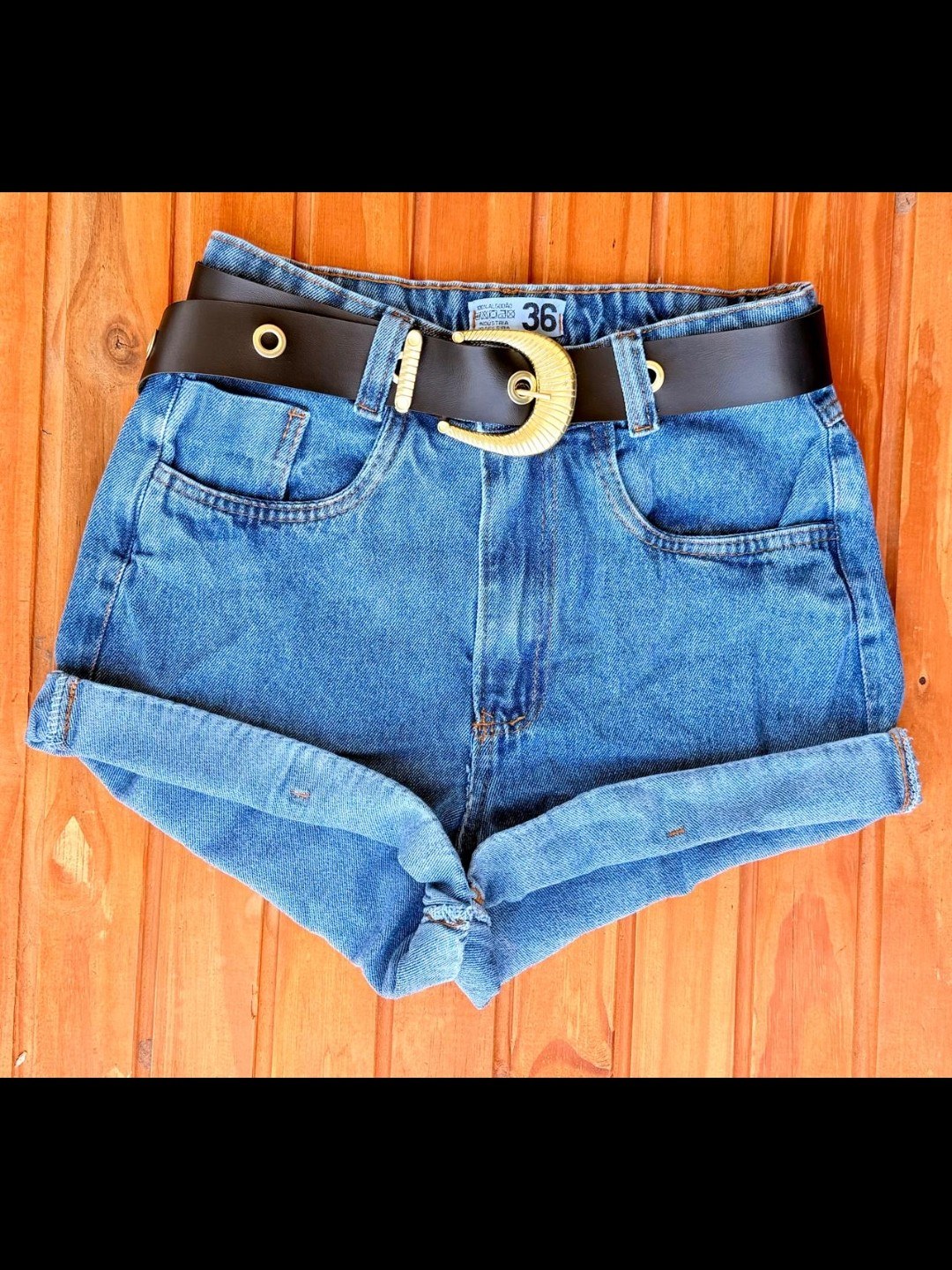 Short jeans com cinto feminina