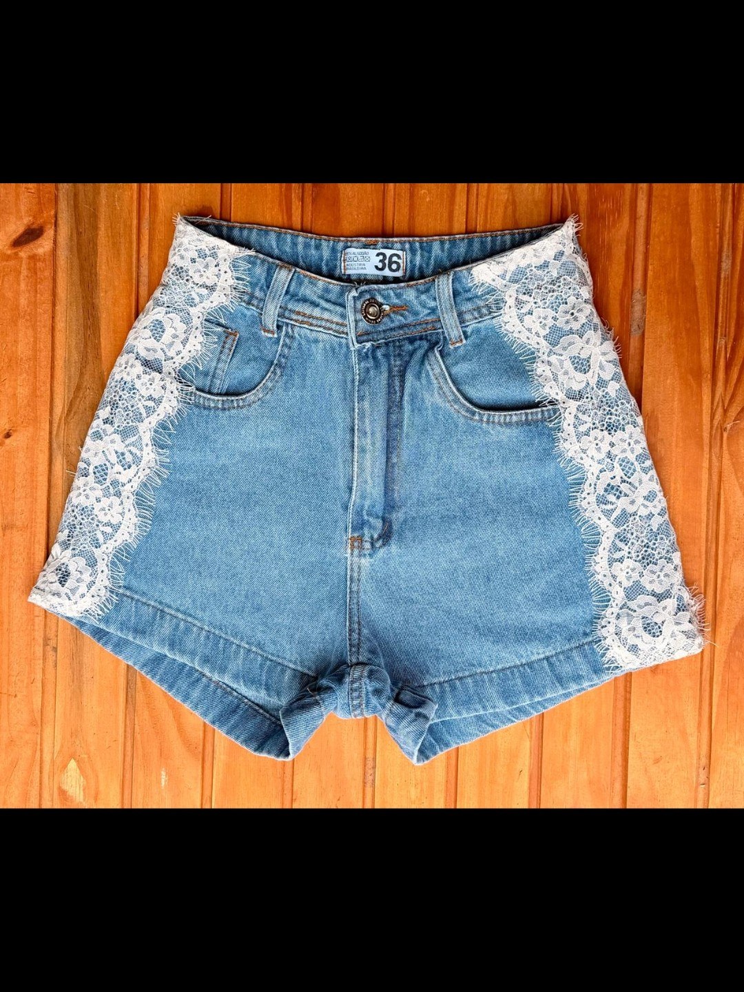 Short jeans com renda  feminina