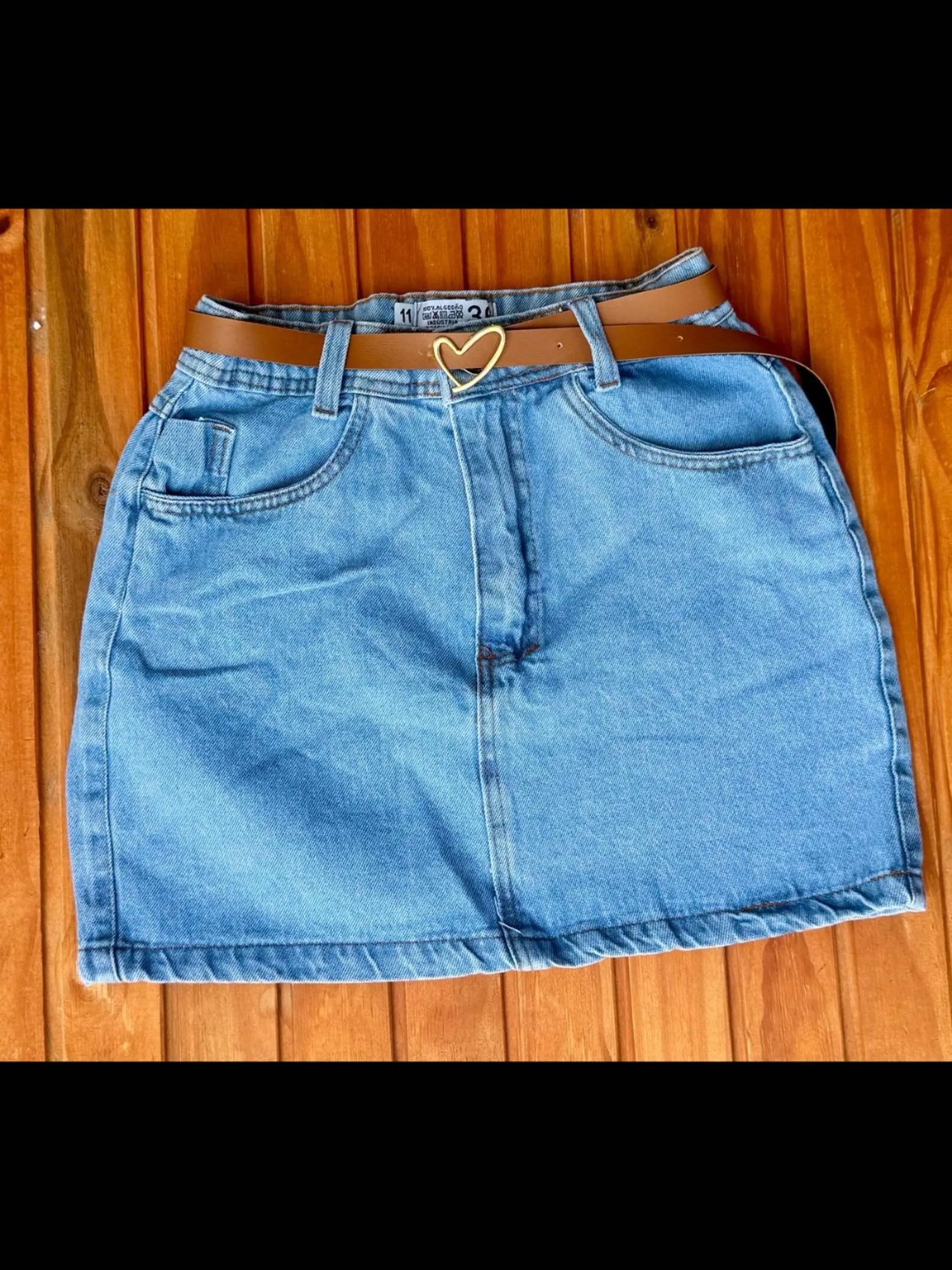Saia jeans com cinto feminina