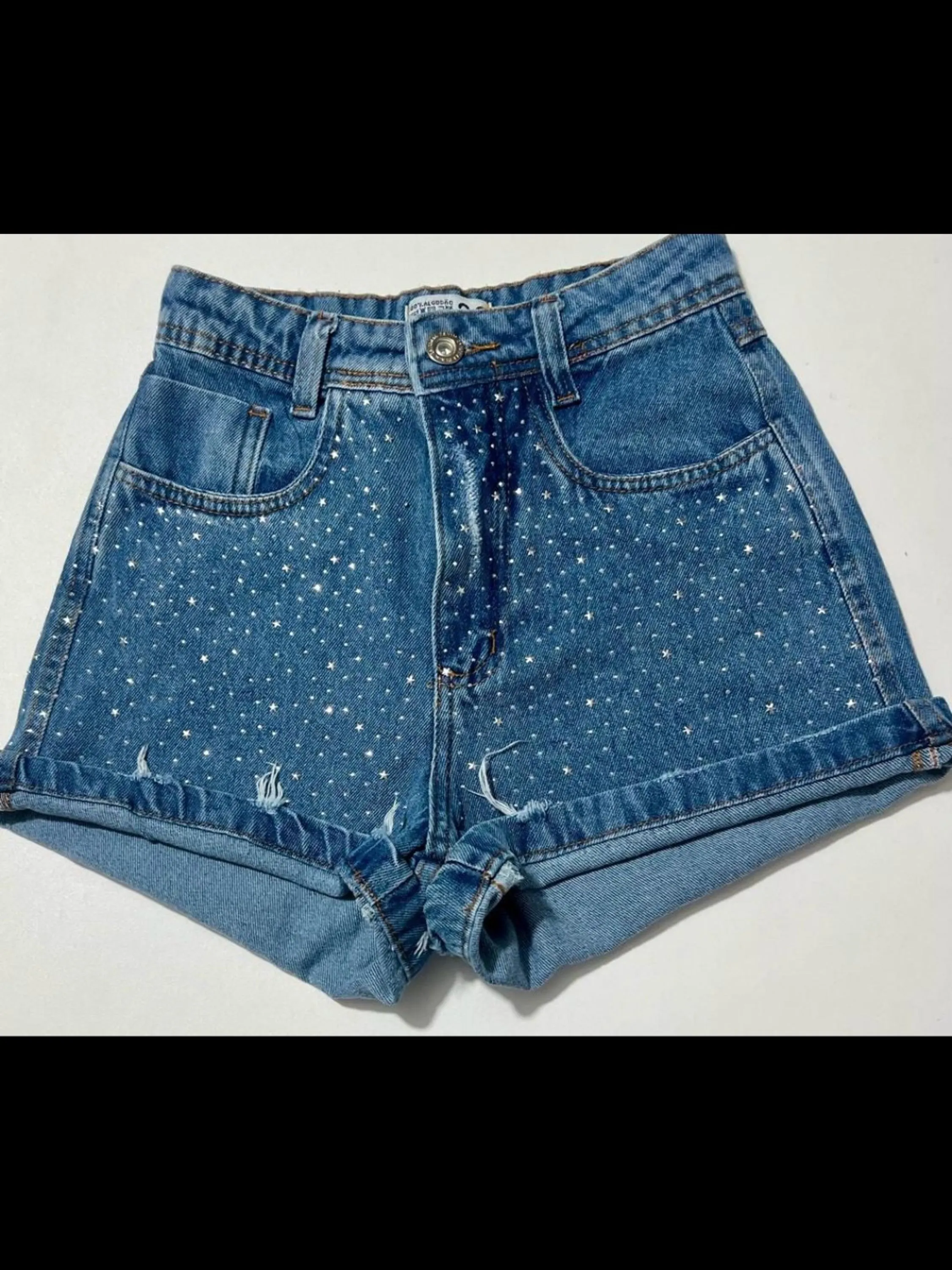 Shorts jeans com pedra feminina