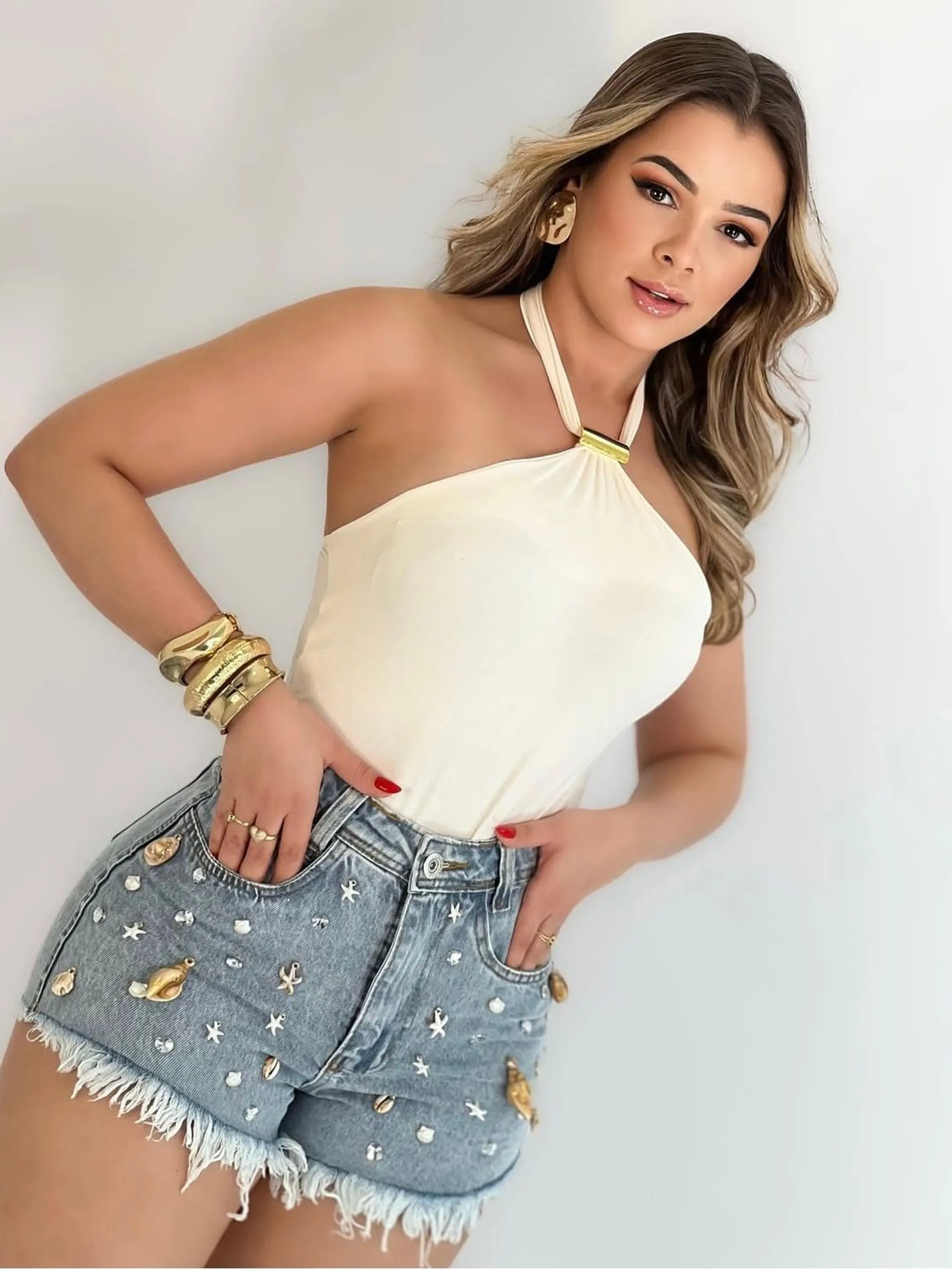 Shorts jeans com pedra feminina