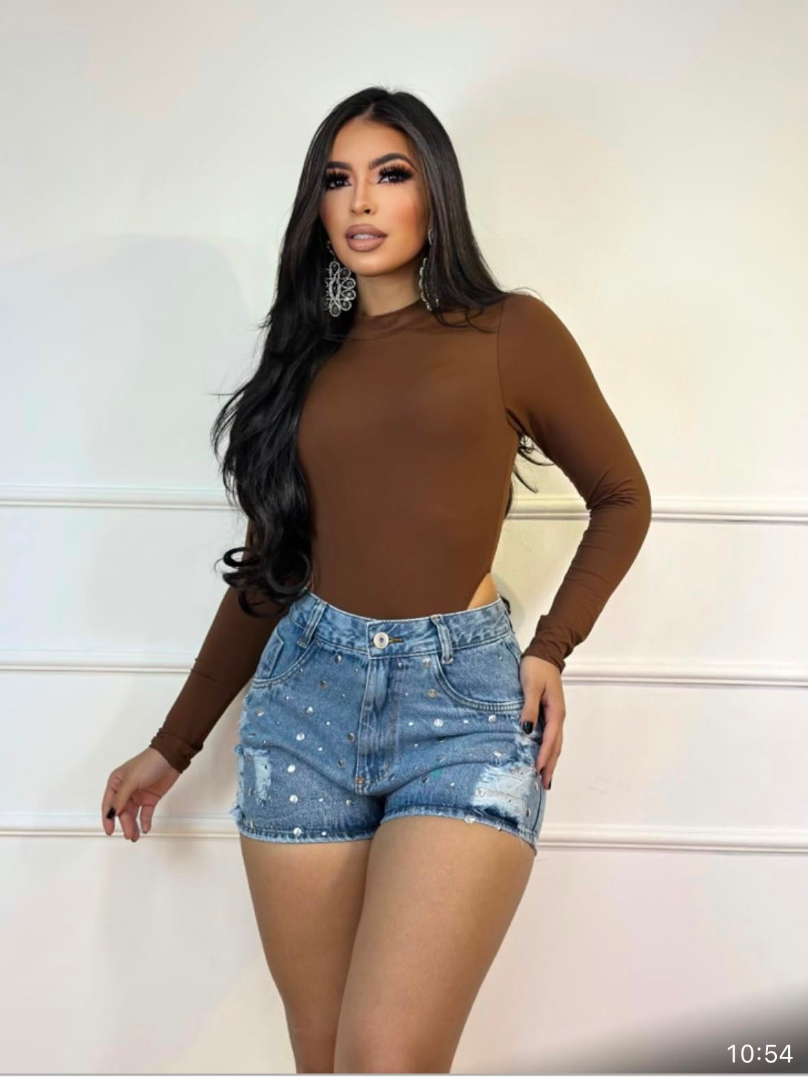 Short jeans com pedra feminina