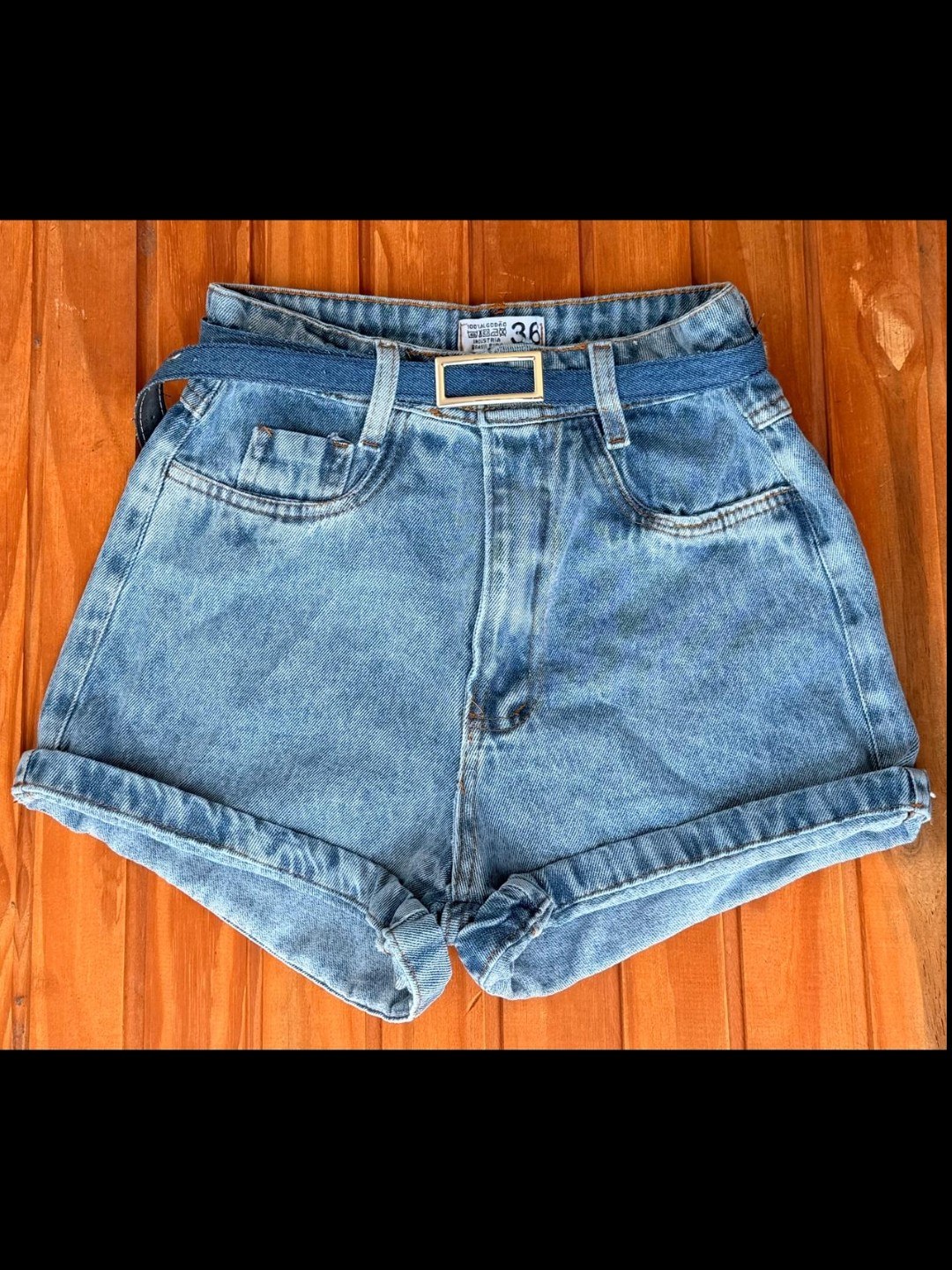 Short jeans com cinto feminina