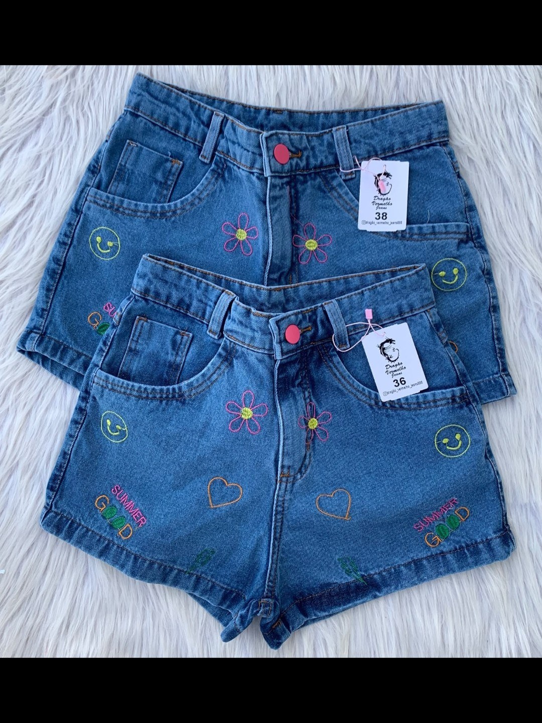 Short jeans com bordado feminina