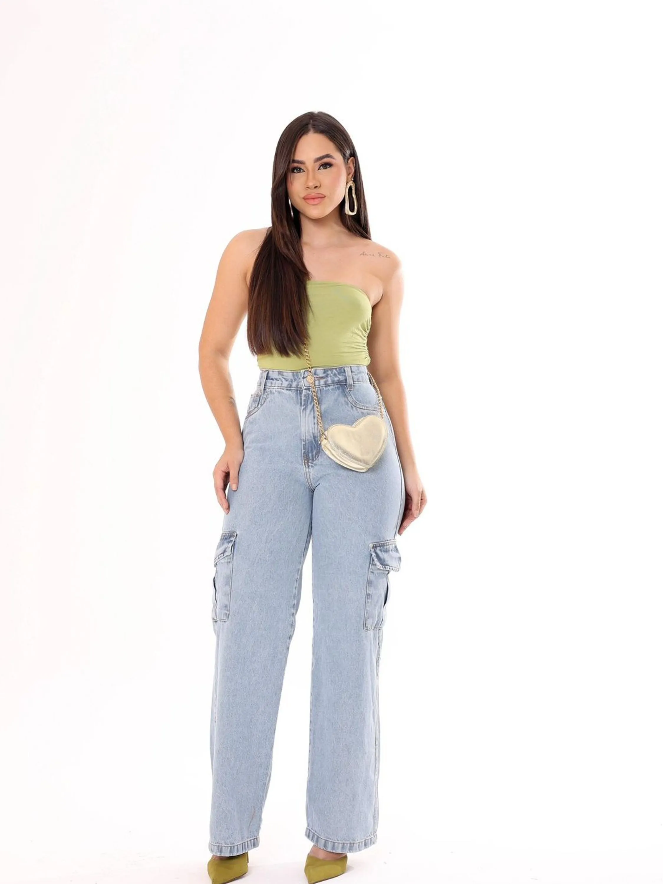 Calça jeans wide leg cargo feminina